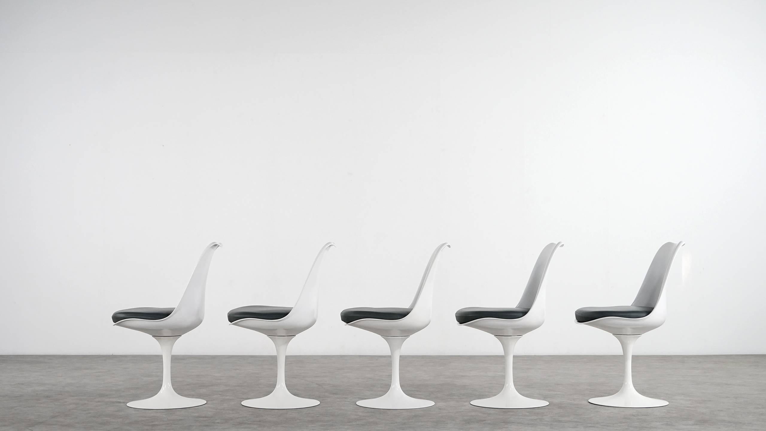 American Eero Saarinen, Set of Five Swivel Tulip Chairs, Leather-Knoll International