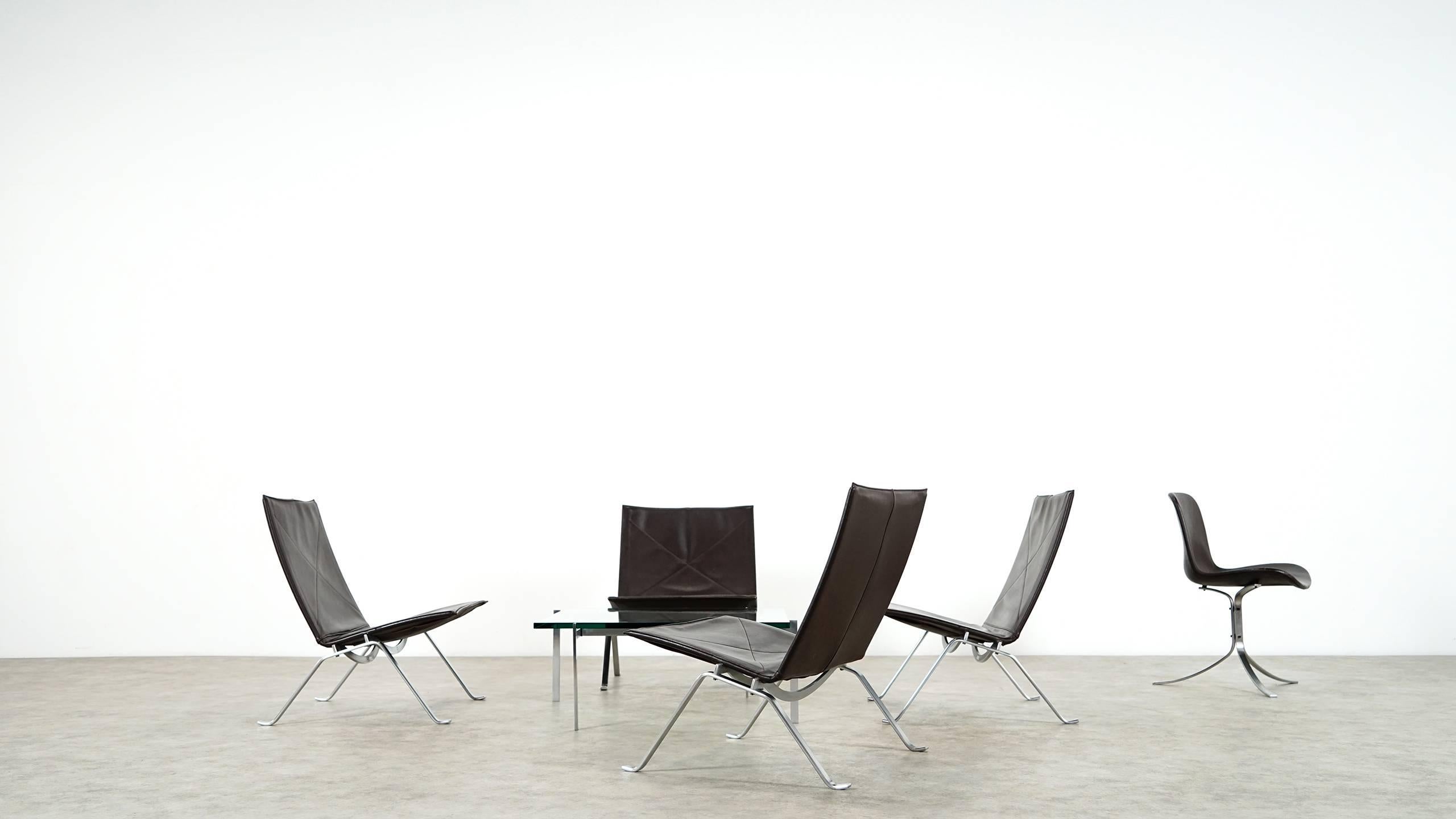 The discrete and elegant lounge chair PK22 epitomizes the work of Poul Kjærholm and his search for the ideal type-form and industrial dimension, which was always present in his work.

This offer is for two near-to-perfect PK22 lounge chairs,