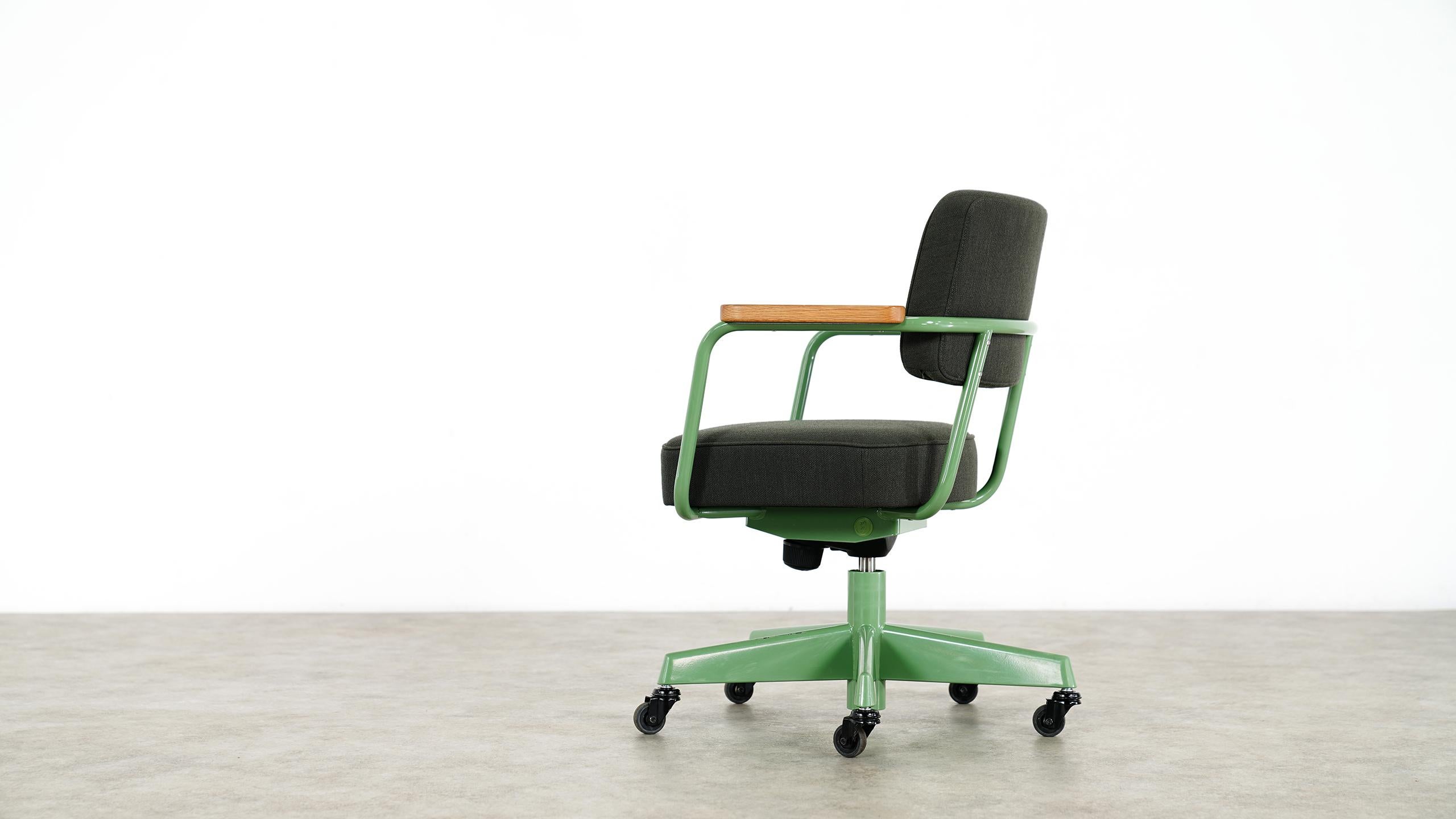Jean Prouvé, Fauteuil Direction Pivotant 1951 Limited RAW Office Edit, Chair In Good Condition In Munster, NRW