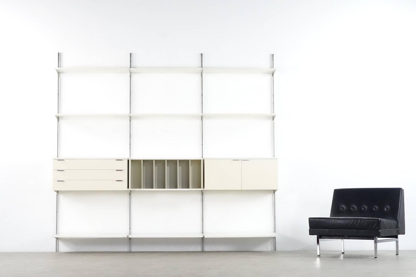 VERY RARE GEORGE NELSON CSS WALL UNIT FOR HERMANN MILLER 1959

CSS (Comprehensive Storage System) off white modular wall unit or room divider designed by George Nelson for Herman Miller 1957 edited between 1959 till 1973. 

4 wall bars 2.35m