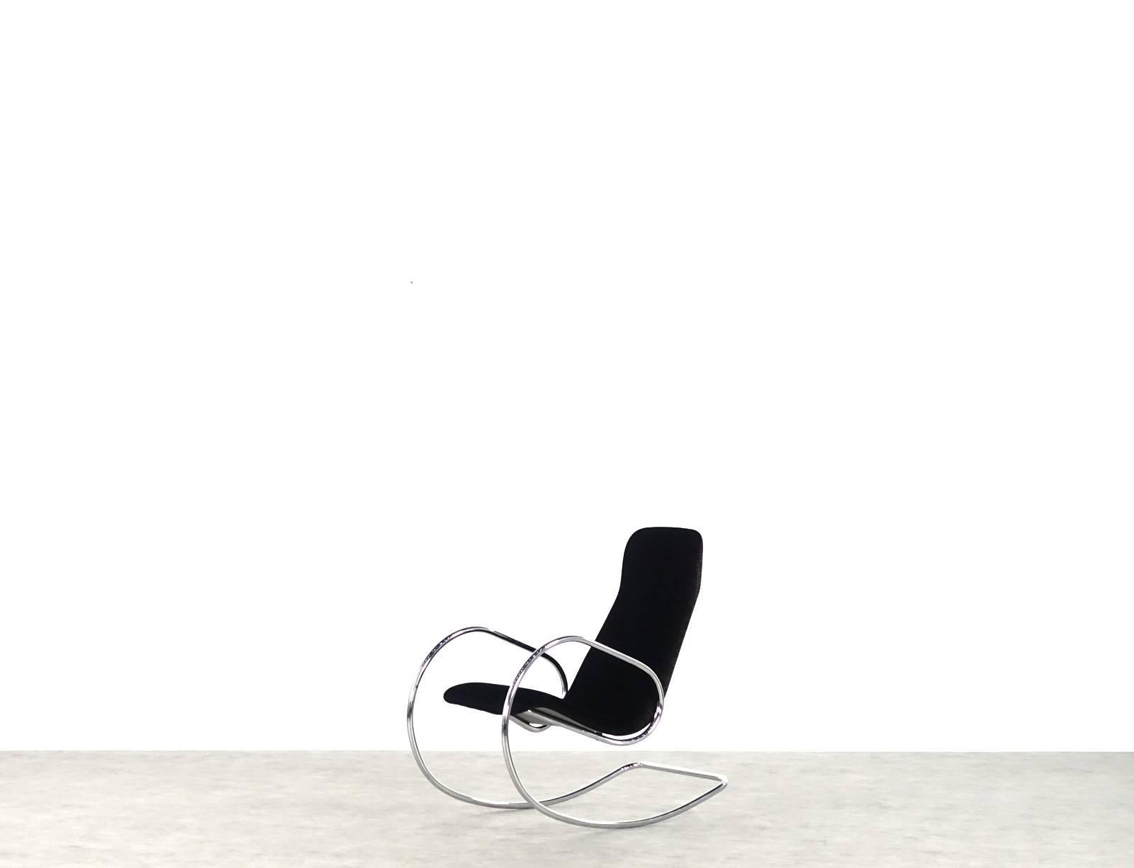 Prof. Ulrich Bohme rocking chair S 826 for Thonet. Draft of 1971. Steel pipe rocking chair with cantilever function, molded plywood bucket, padding of cold foam, round tubular frame. Underside original label Thonet.