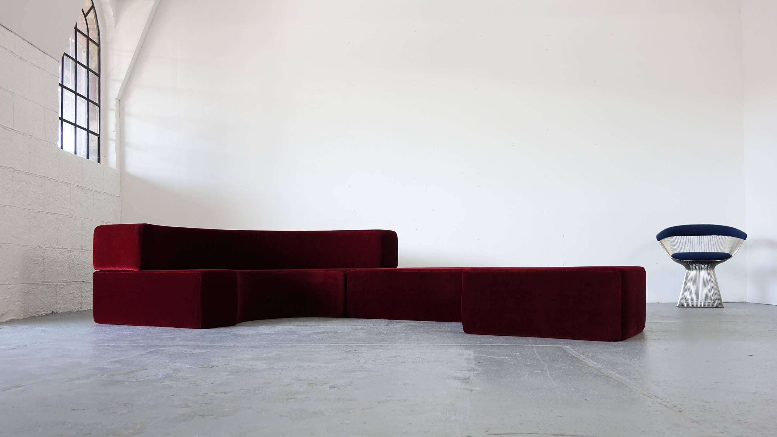 Impressive red velvet sofa, modulable, perfect condition.

One-of-a-kind lounge seating in the style of divano lara by Stilwood.