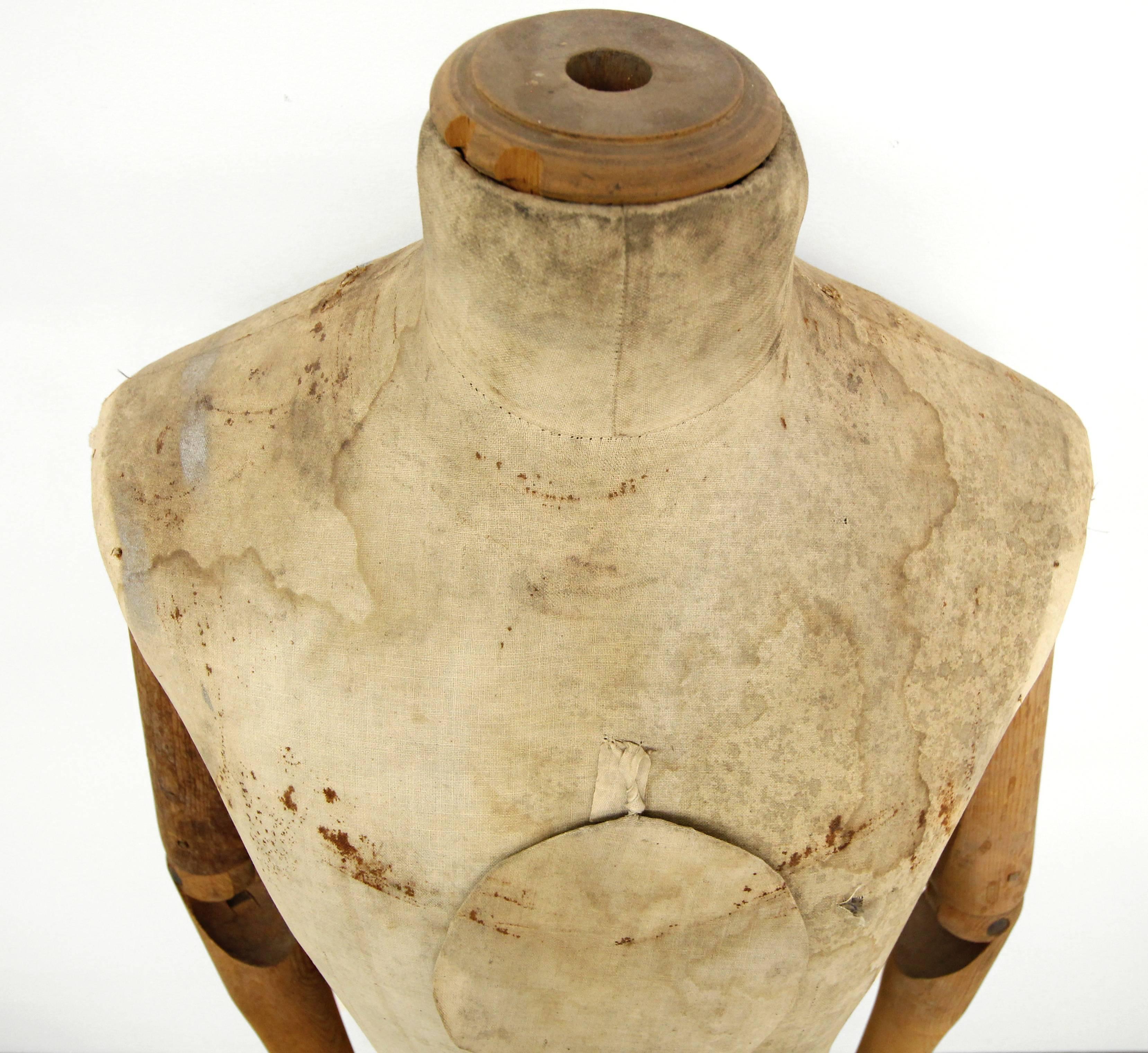 Early 20th Century Antique Wooden Articulated Mannequin In Distressed Condition In Las Vegas, NV