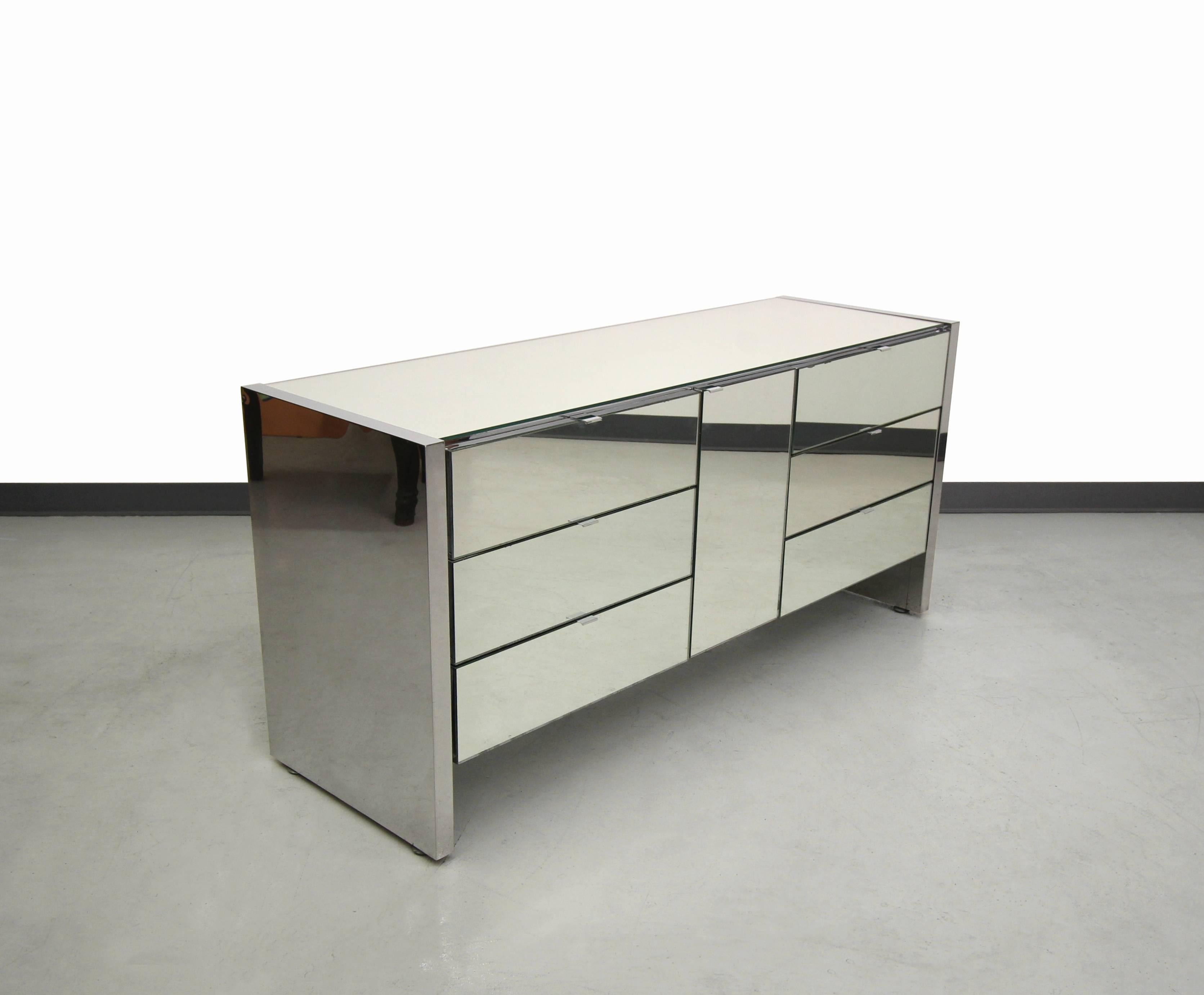 Gorgeous 1970s mirrored dresser credenza by Ello Furniture. These stunning mirrored pieces make real statements. Timeless in design, they really can be used in any room.