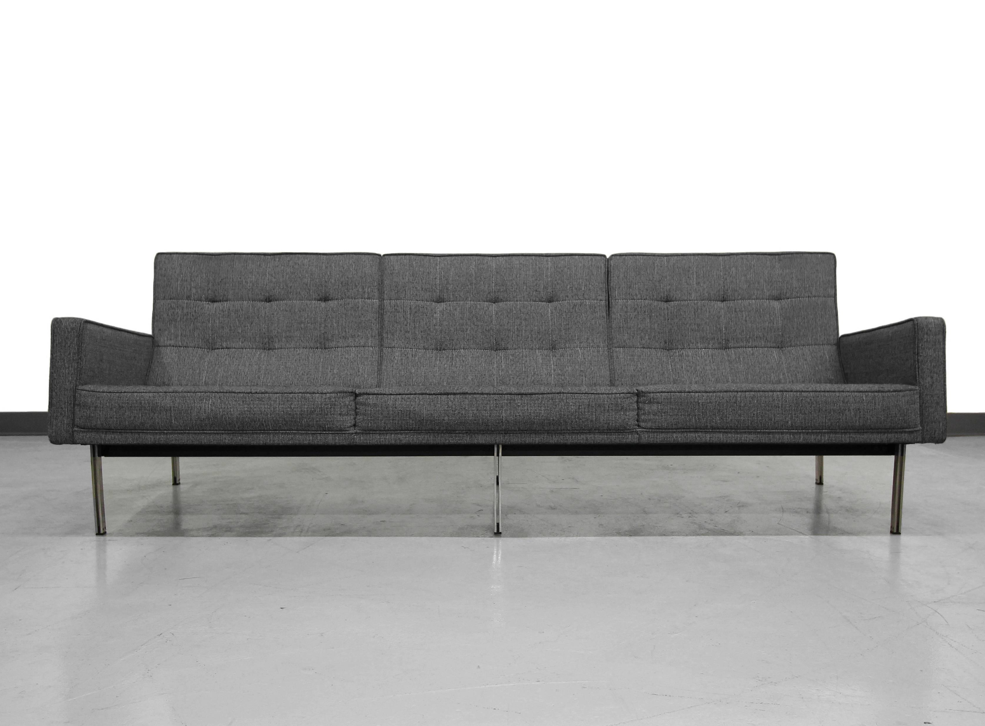 All original model 57 parallel bar sofa by Florence Knoll. A true Knoll Classic.

Sofa is all original and in very good condition overall.