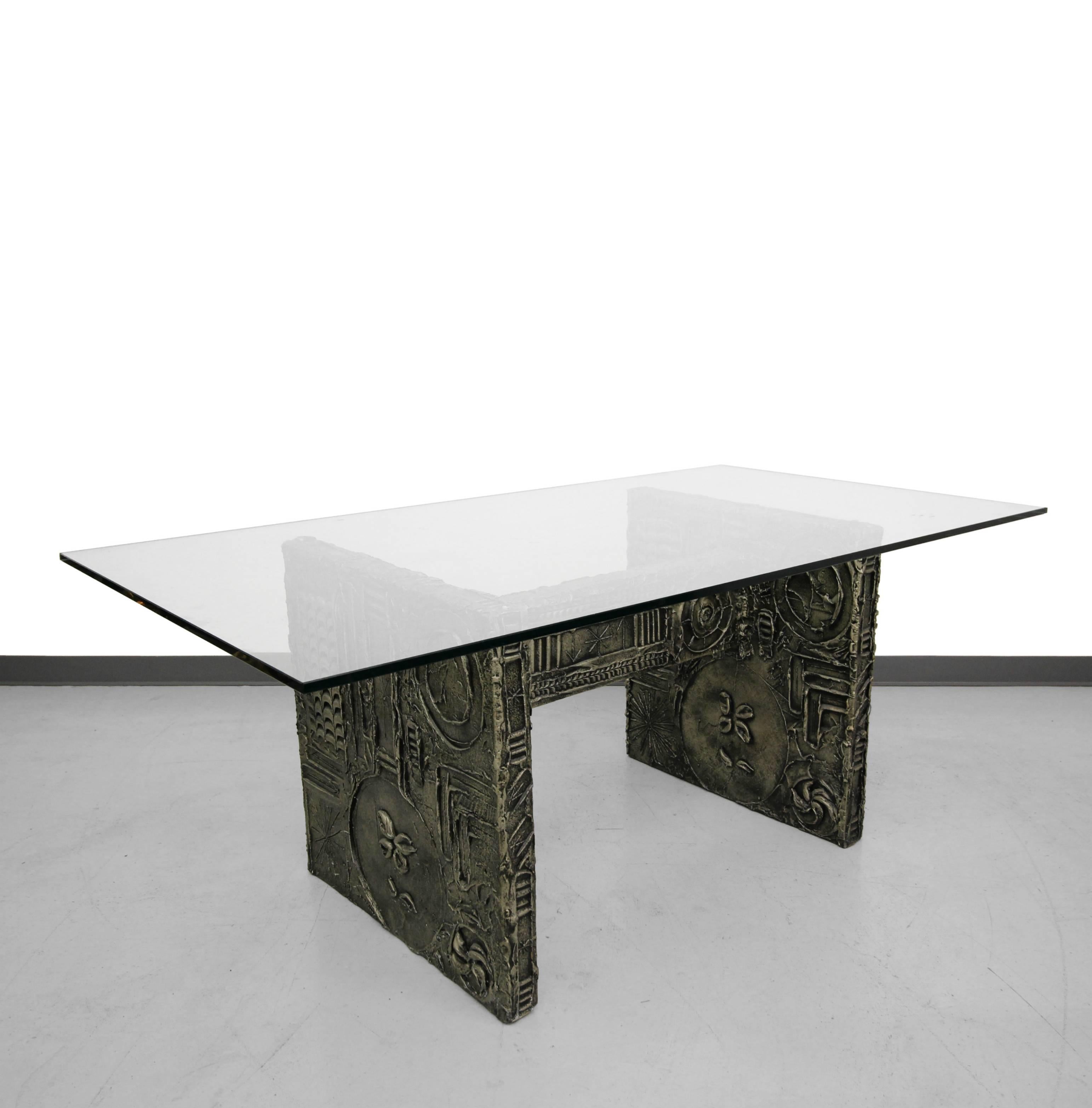 Mid-Century Brutalist style dining table by Adrian Pearsall for Craft Associates. Fasioned after the great work of Paul Evans, the table features a detailed resin finish over a wood base.

Base measures 29