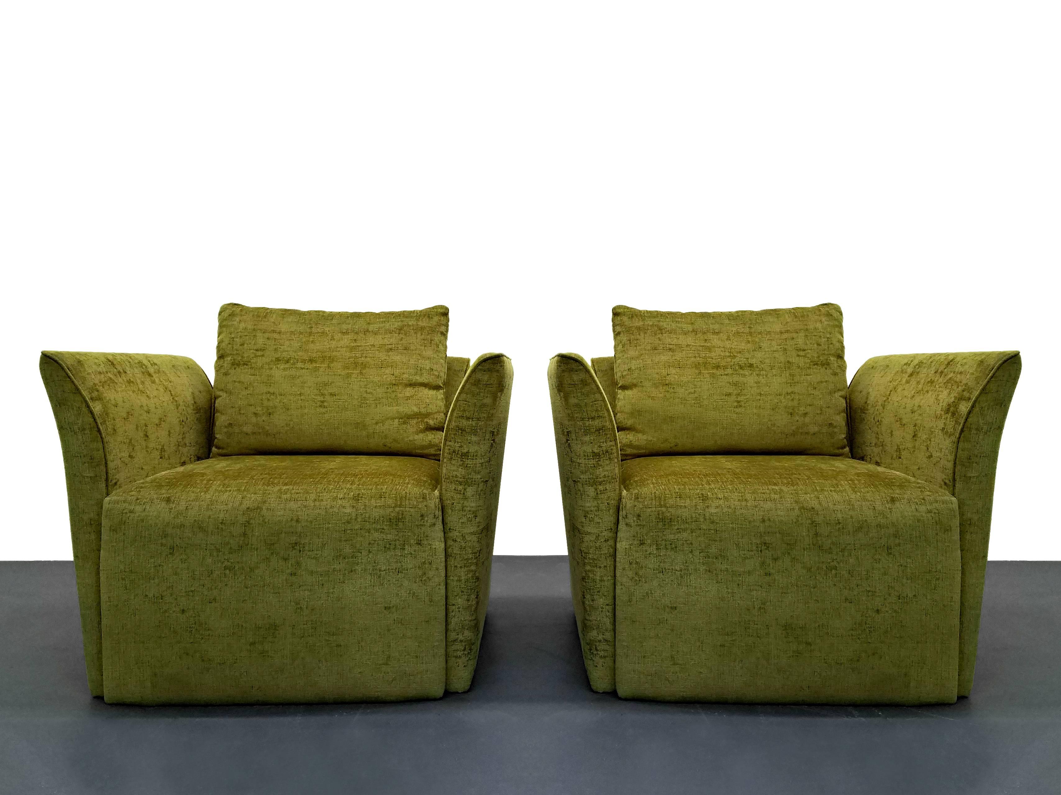 Pair of Mid-Century Italian Style Split Wing Arm Lounge Side Chairs In Good Condition In Las Vegas, NV