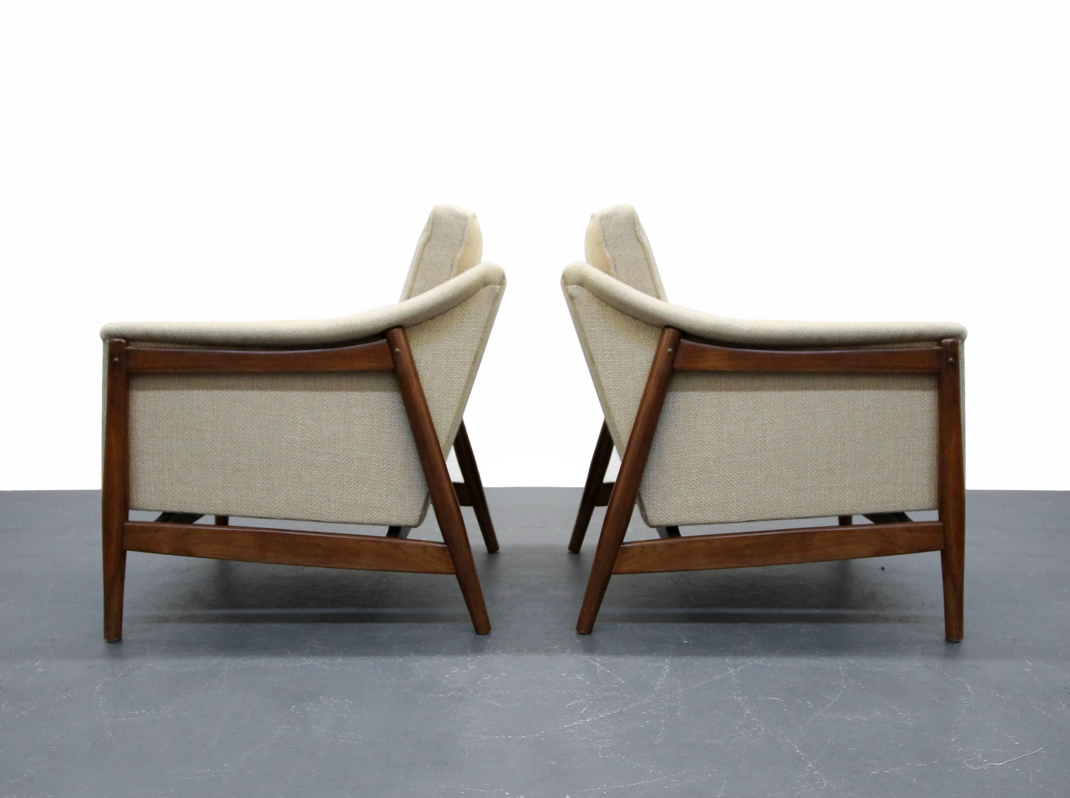 20th Century Pair of Danish Mid-Century Modern Teak Lounge Chairs