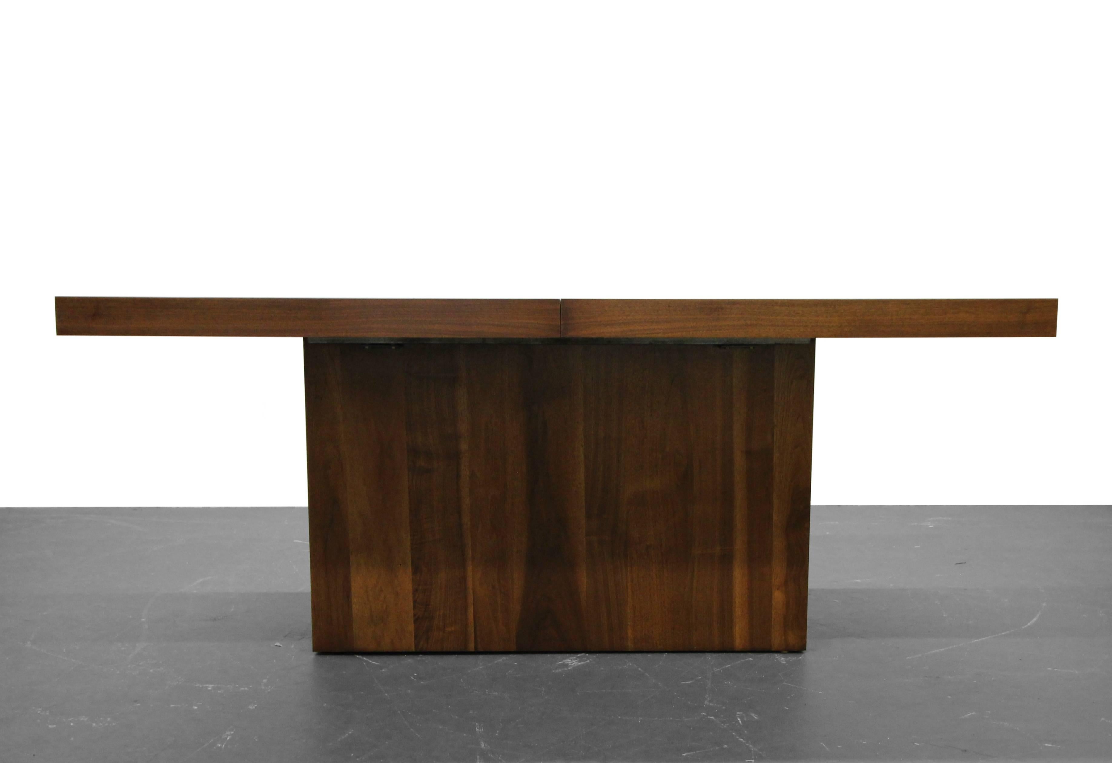 Midcentury Walnut Pedestal Dining Table by Milo Baughman for Thayer Coggin In Excellent Condition In Las Vegas, NV