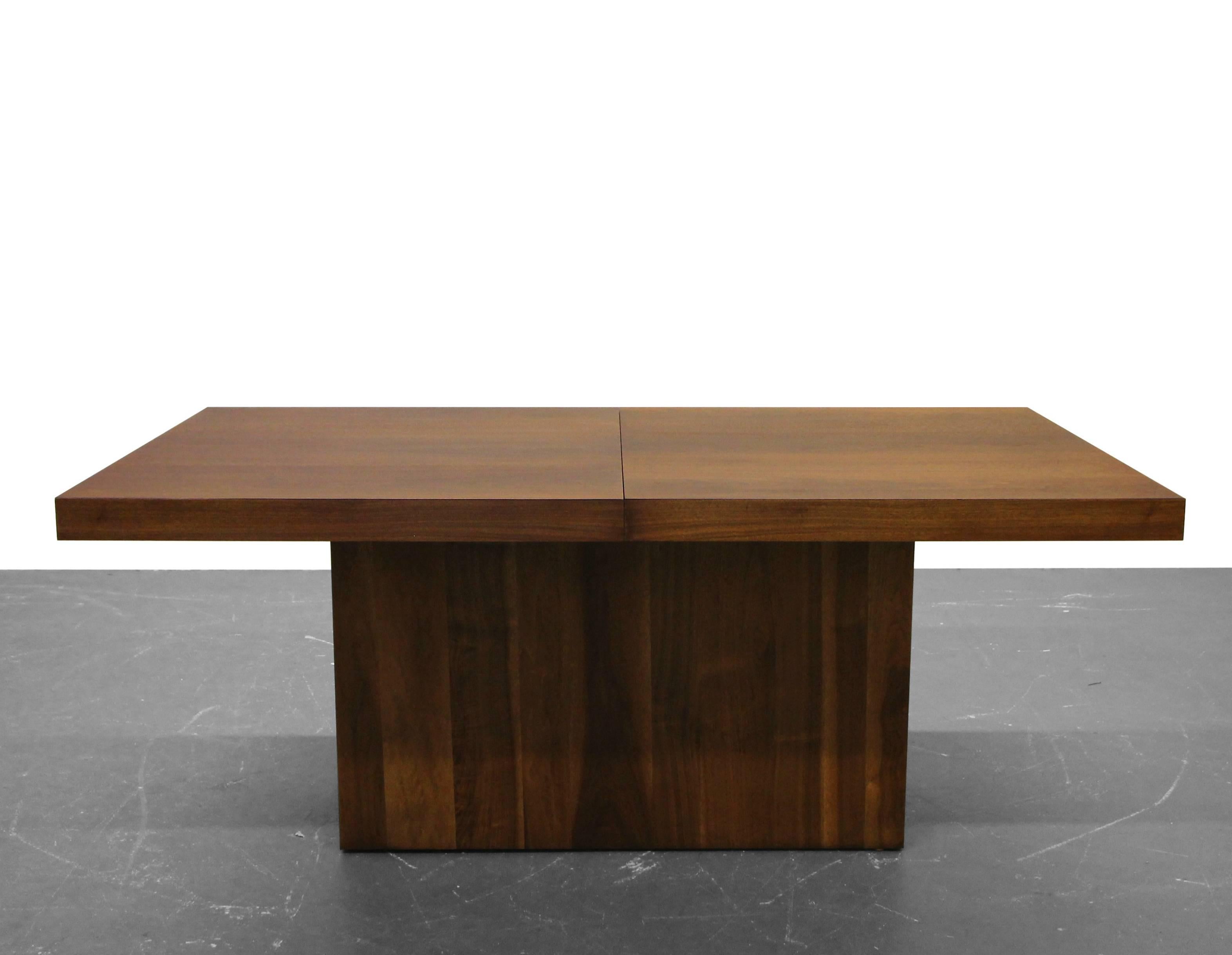20th Century Midcentury Walnut Pedestal Dining Table by Milo Baughman for Thayer Coggin