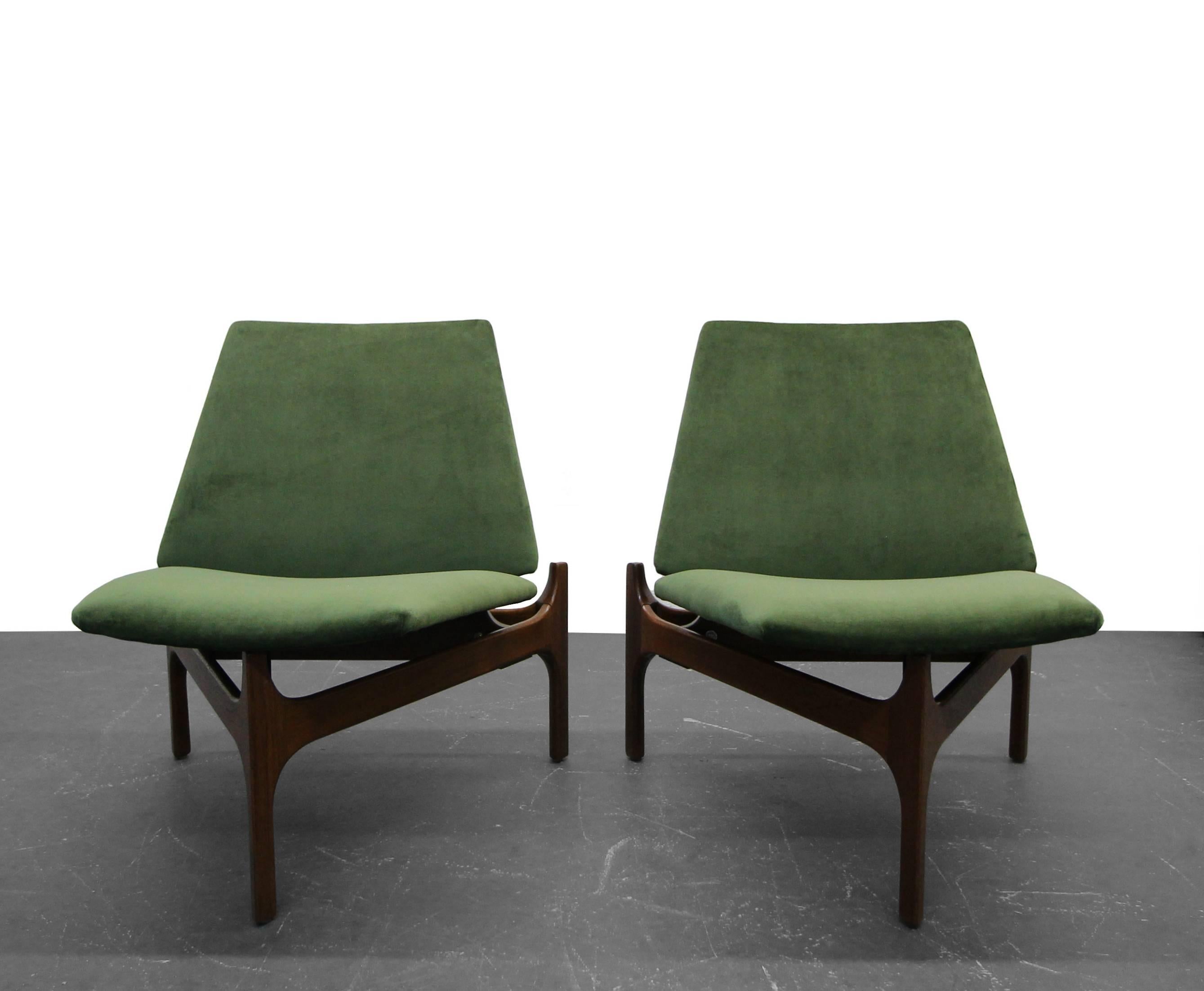 Stunning pair of sculpted side chairs by John Caldwell for Brown Saltman. Very unique pair of midcentury chairs with beautiful lines and solid walnut frames.

Professionally reupholstered in a beautiful green micro velvet.