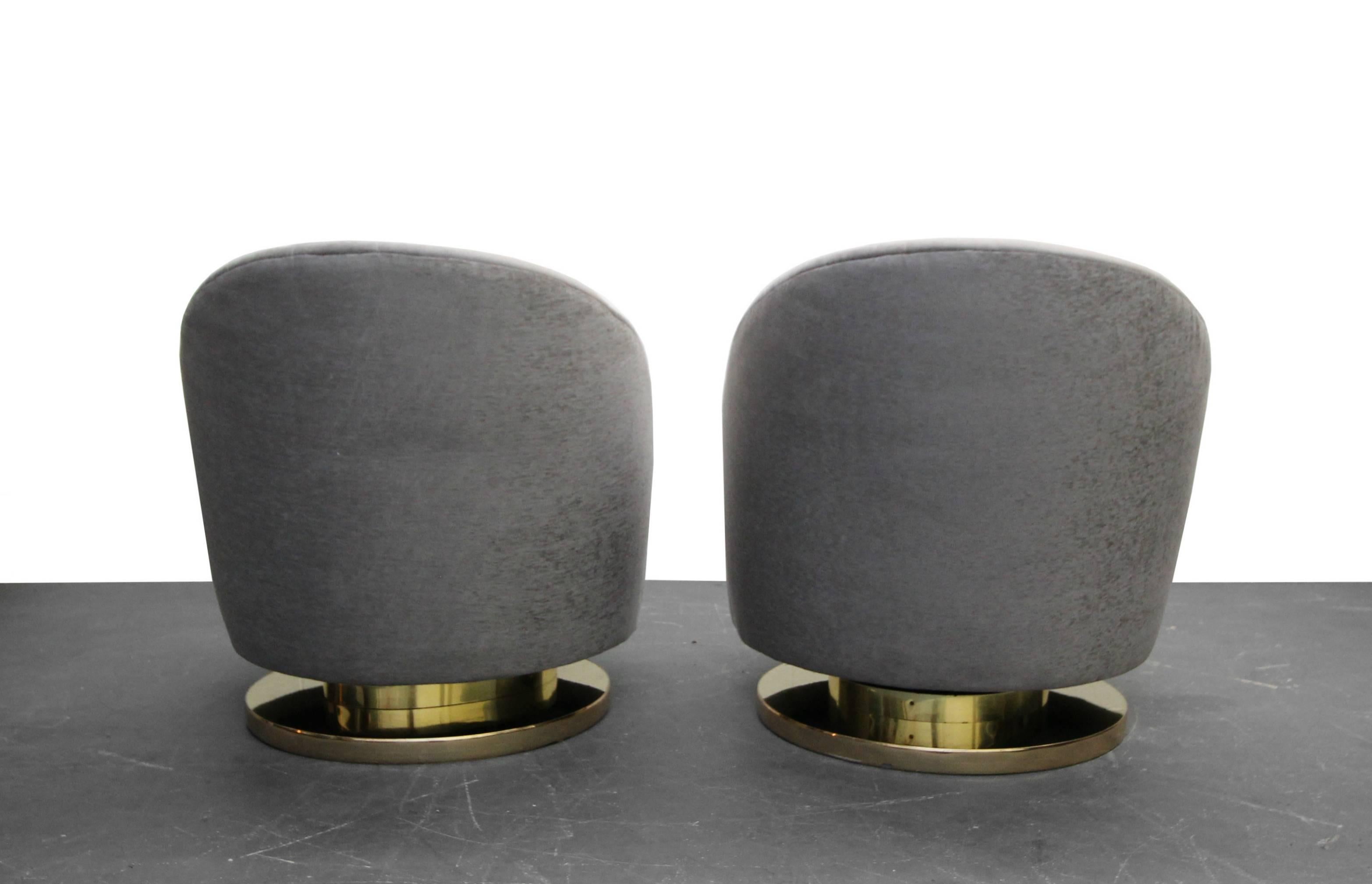 20th Century Midcentury Pair of Swivel Slipper Chairs with Brass Bases by Milo Baughman