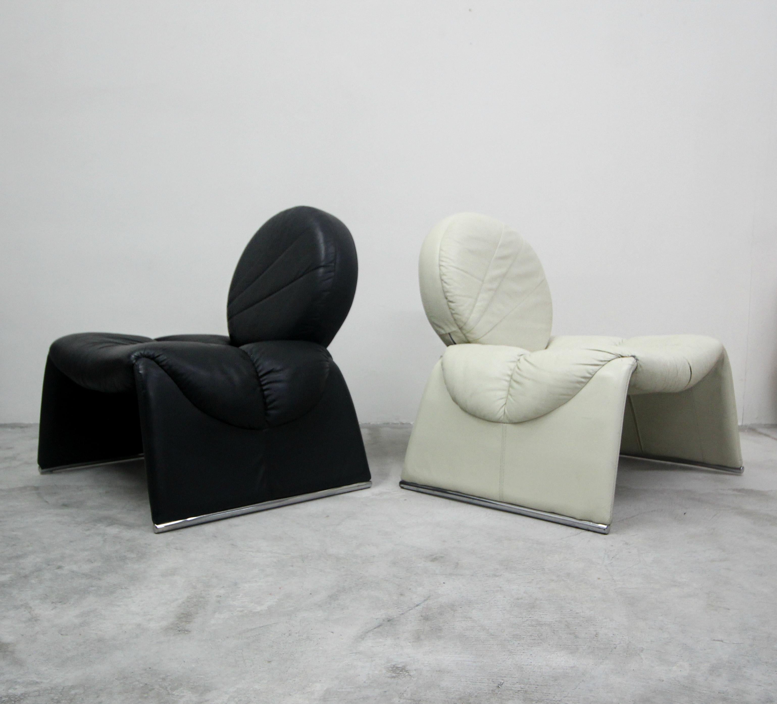 20th Century Pair of Black and White Leather Vintage Italian Lounge Chairs