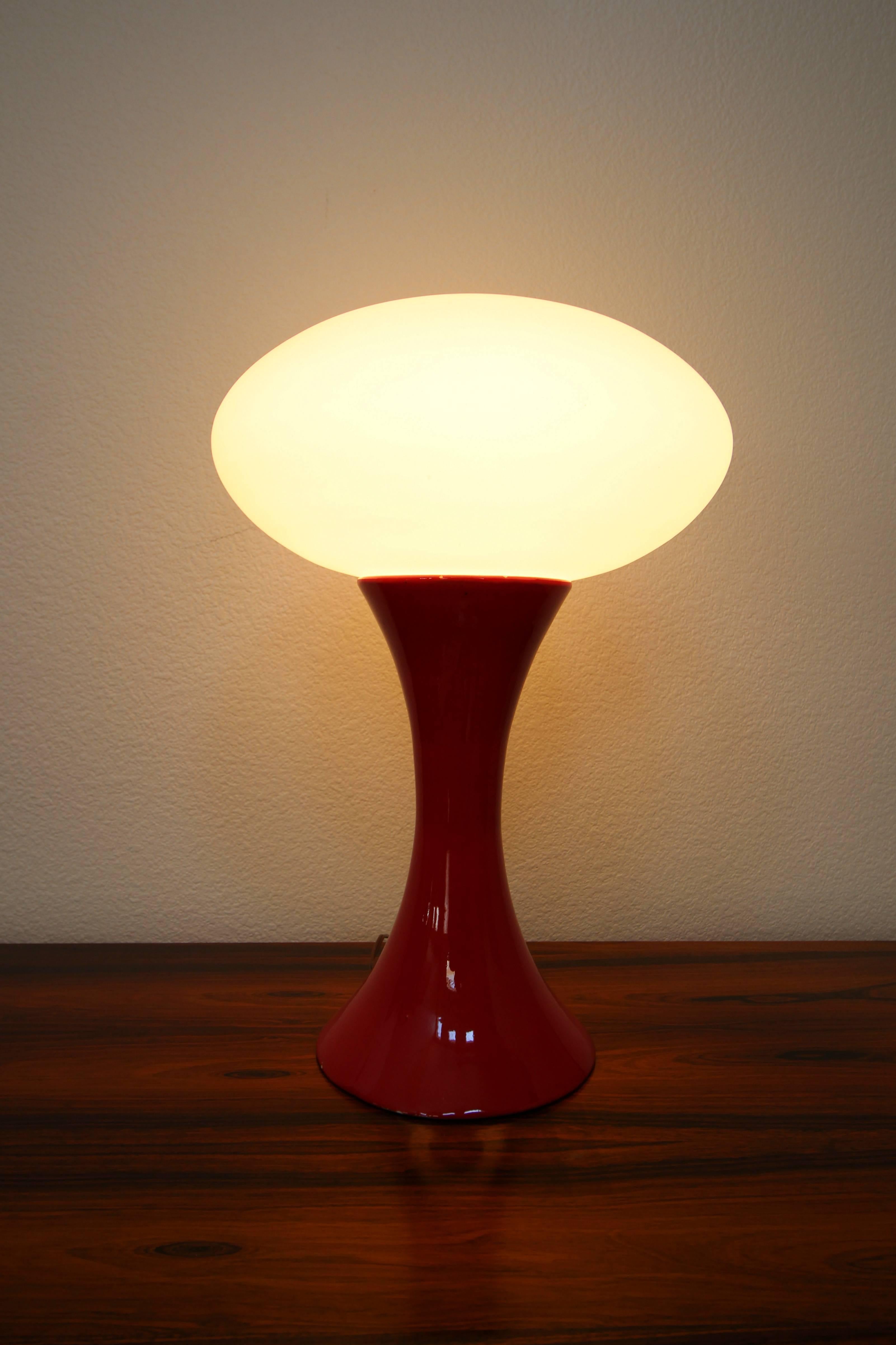 red porcelain table lamp