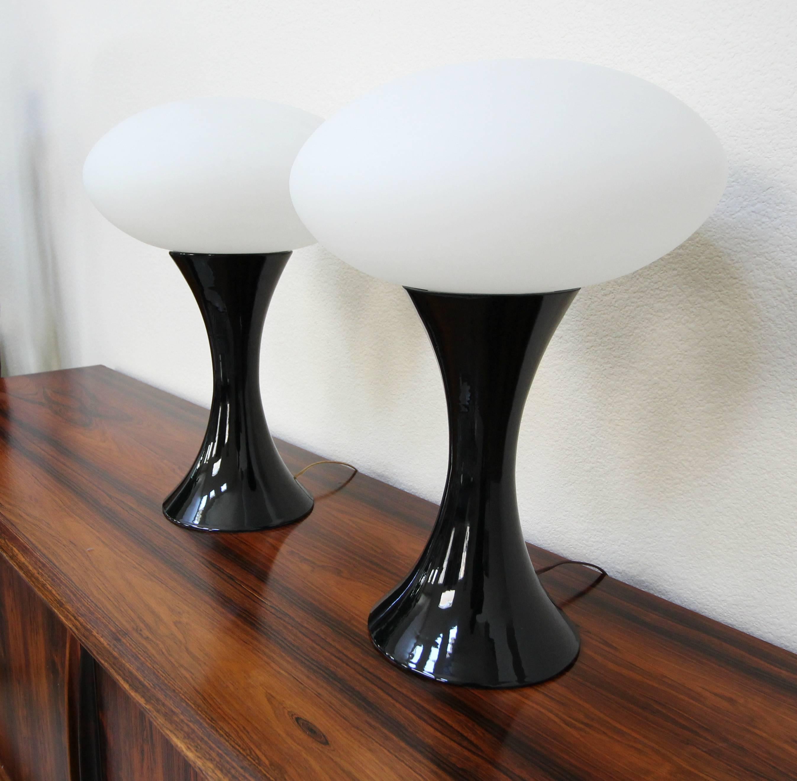 Pair of Midcentury Italian Black Ceramic and Porcelain Table Lamps In Excellent Condition In Las Vegas, NV