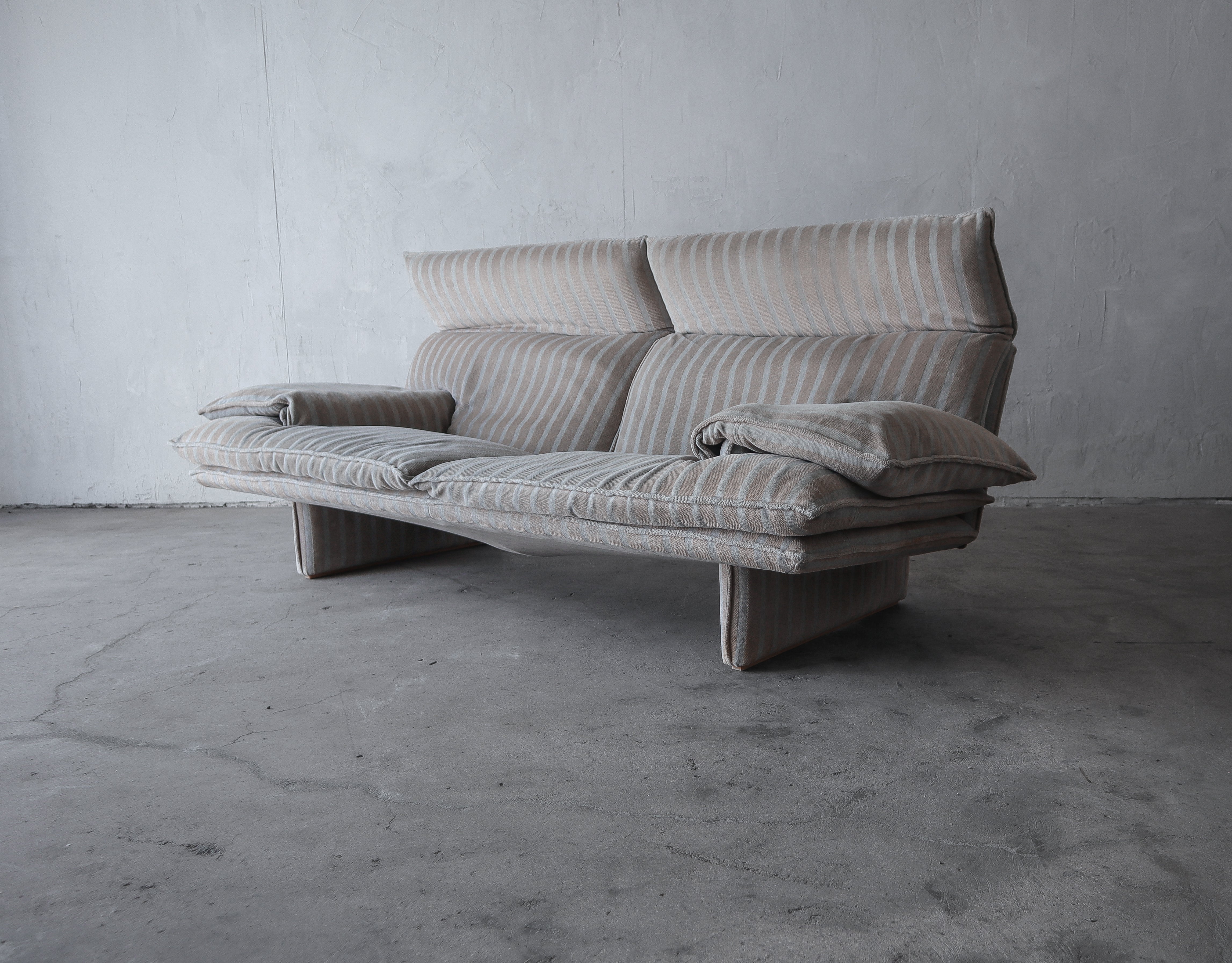 Post Modern Sofa Eilersen For Sale at 1stDibs | modern couch