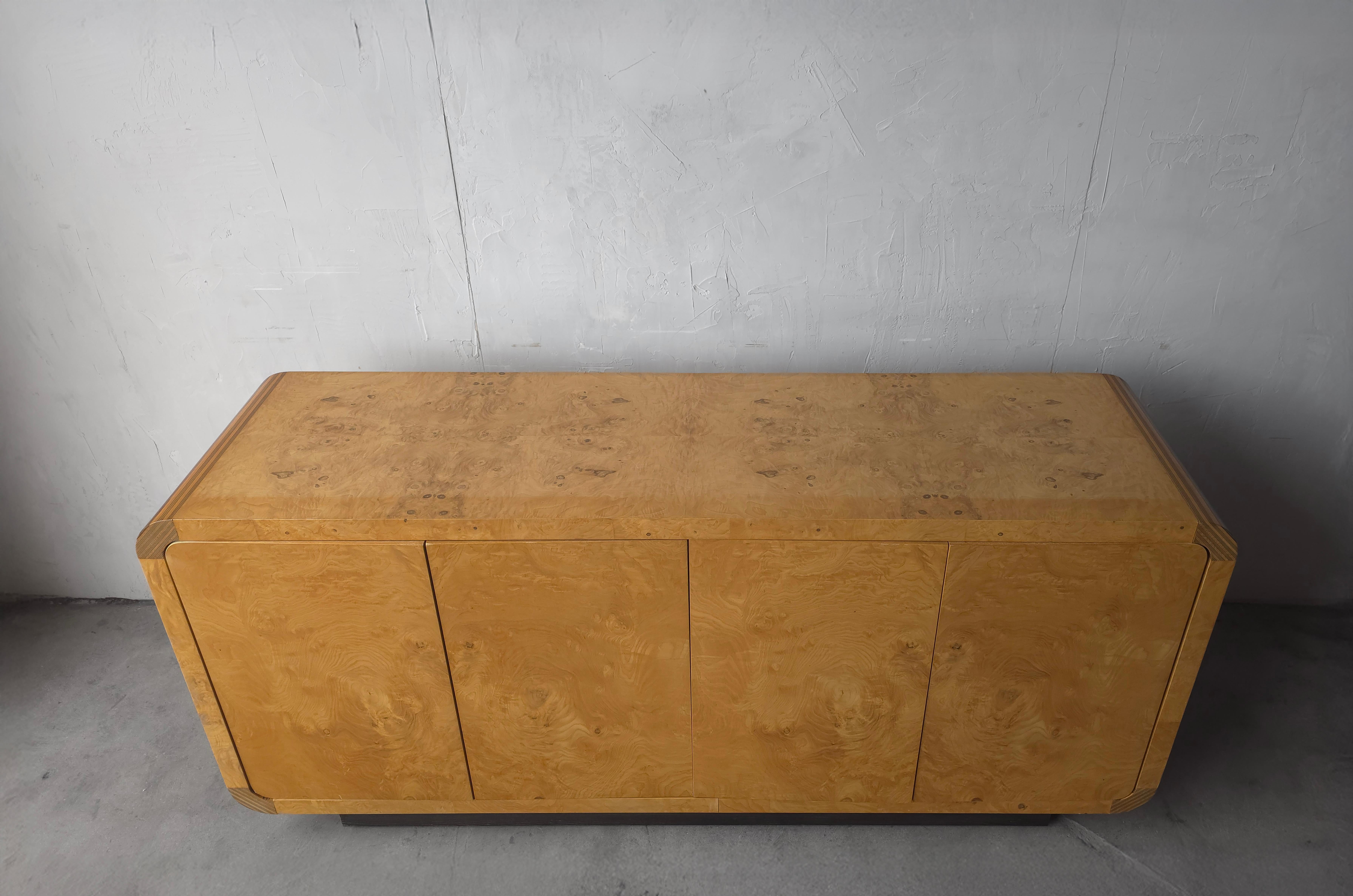 XX secolo Credenza Henredon Scene II Burl Waterfall in vendita
