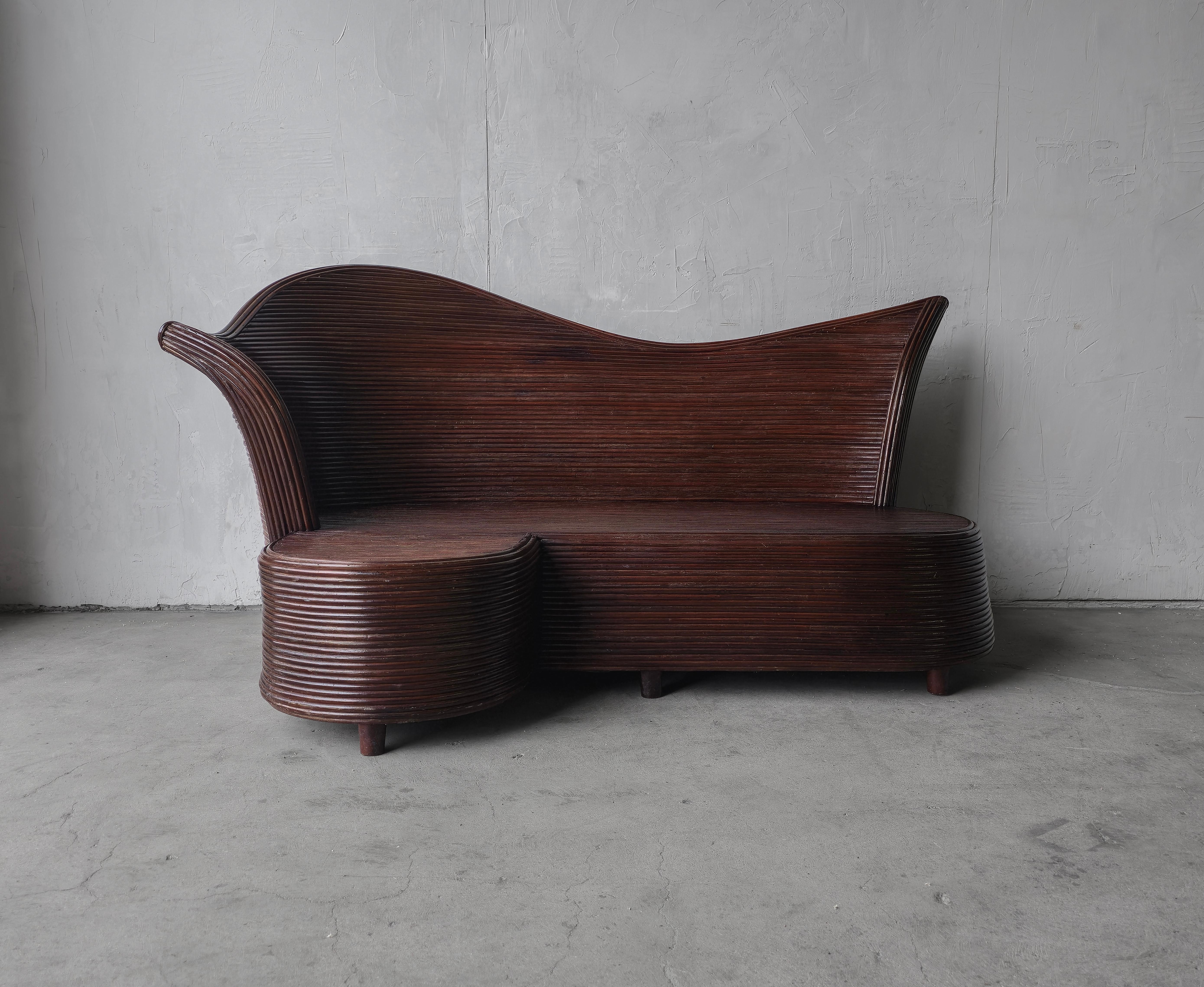 Chaise in bambù con tavolo in canne d'agnello Vintage By In condizioni buone in vendita a Las Vegas, NV
