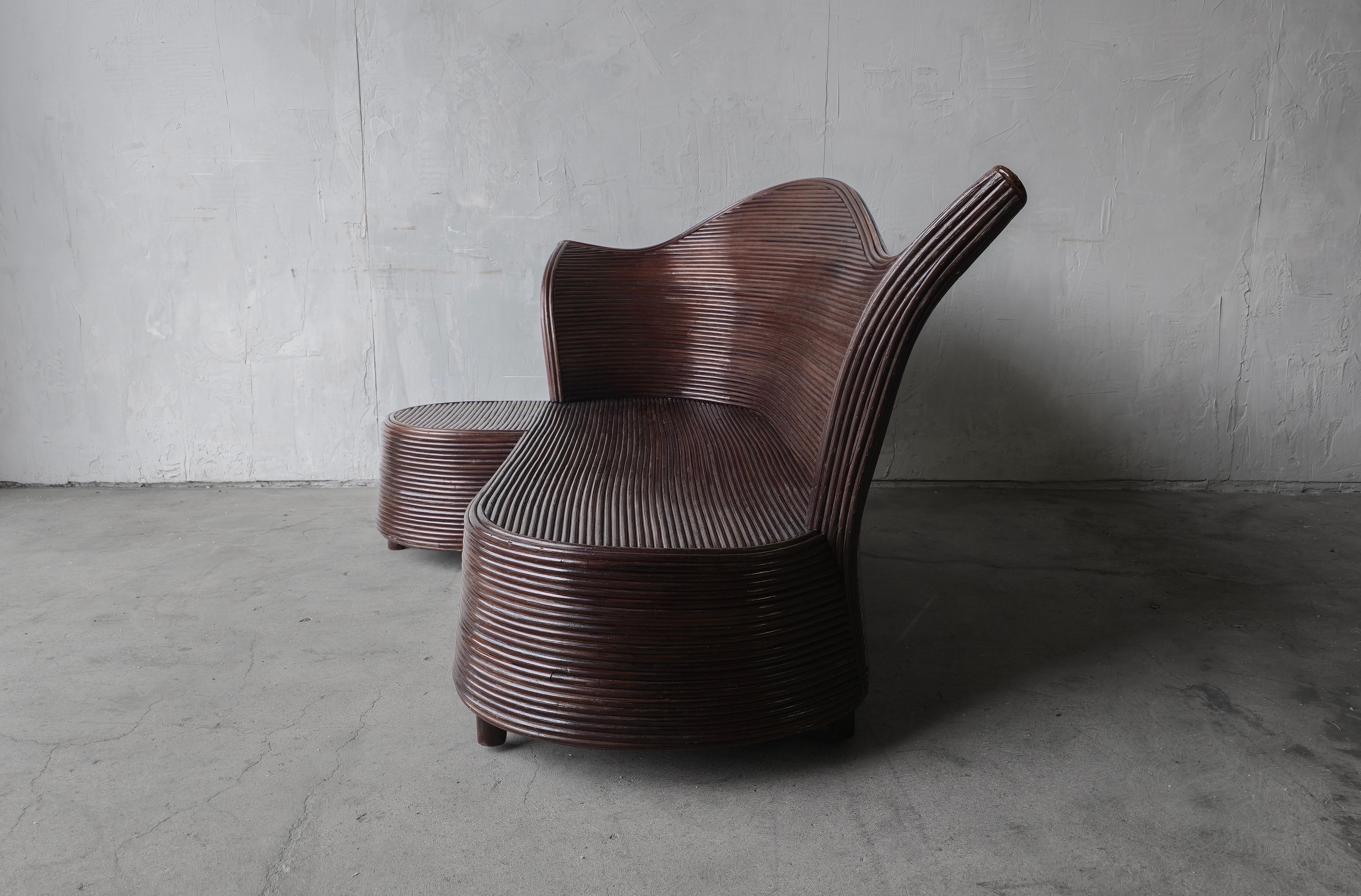 XX secolo Chaise in bambù con tavolo in canne d'agnello Vintage By in vendita