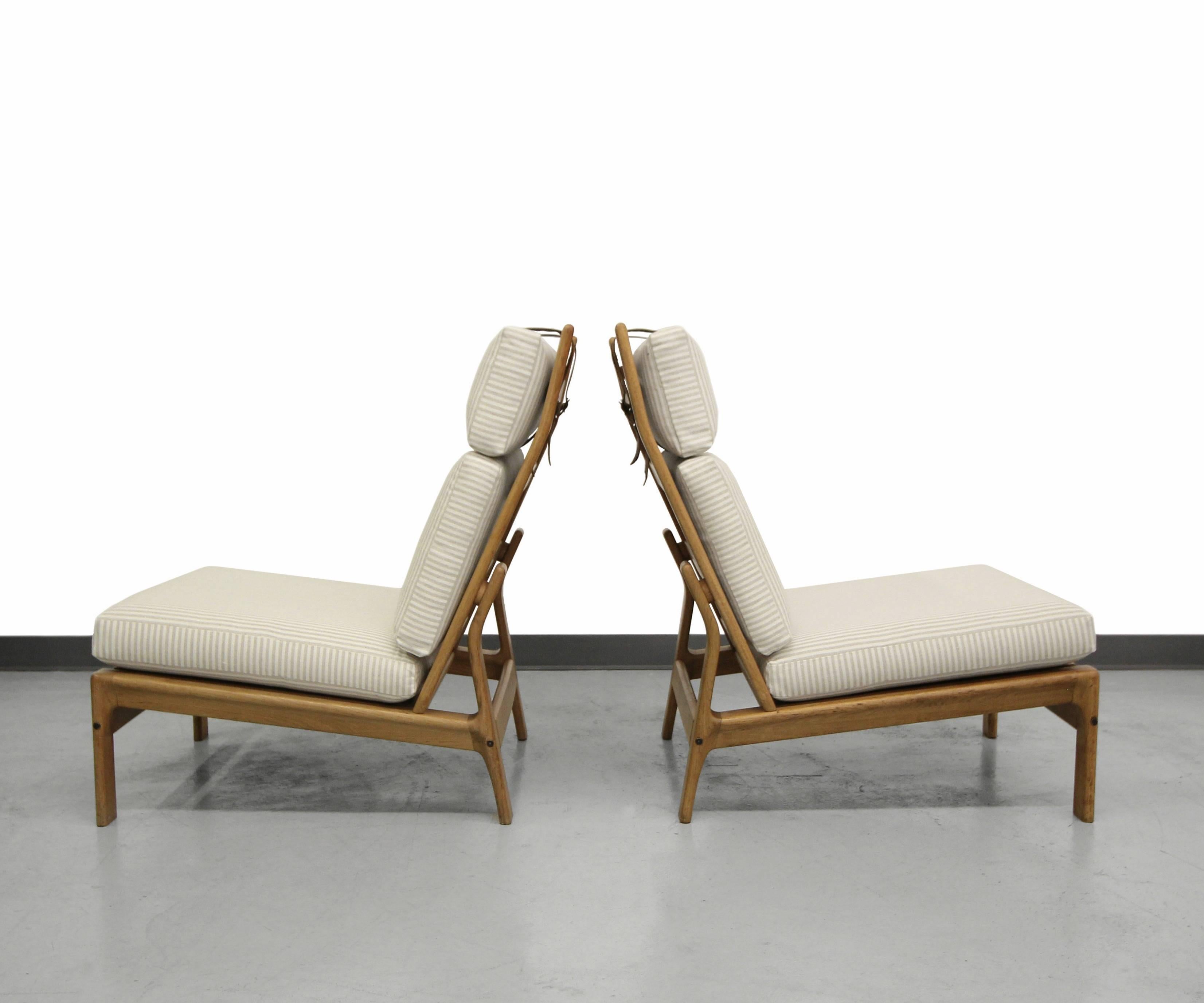 Mid-Century Modern Pair of Oversized Danish Lounge Chairs by Komfort Design