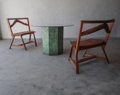 Paire de chaises-bancs rustiques fabriquées sur mesure par un artisan