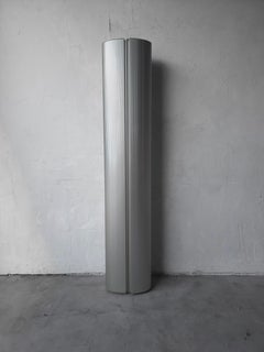 Armoire murale cylindrique en aluminium « The Caddy » de style postmoderne, par Aico Design