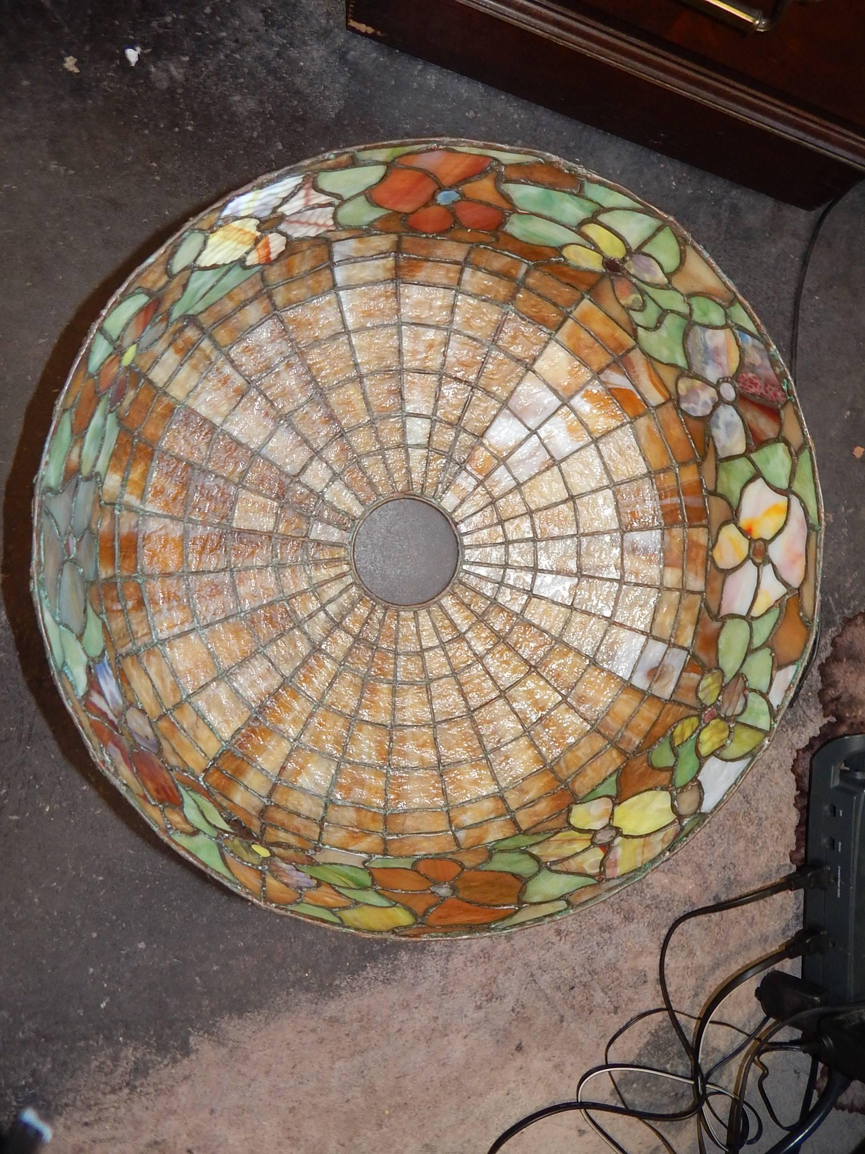 Tiffany Style Leaded Glass Table Lamp by Bradley & Hubbard In Good Condition For Sale In Bridgeport, CT
