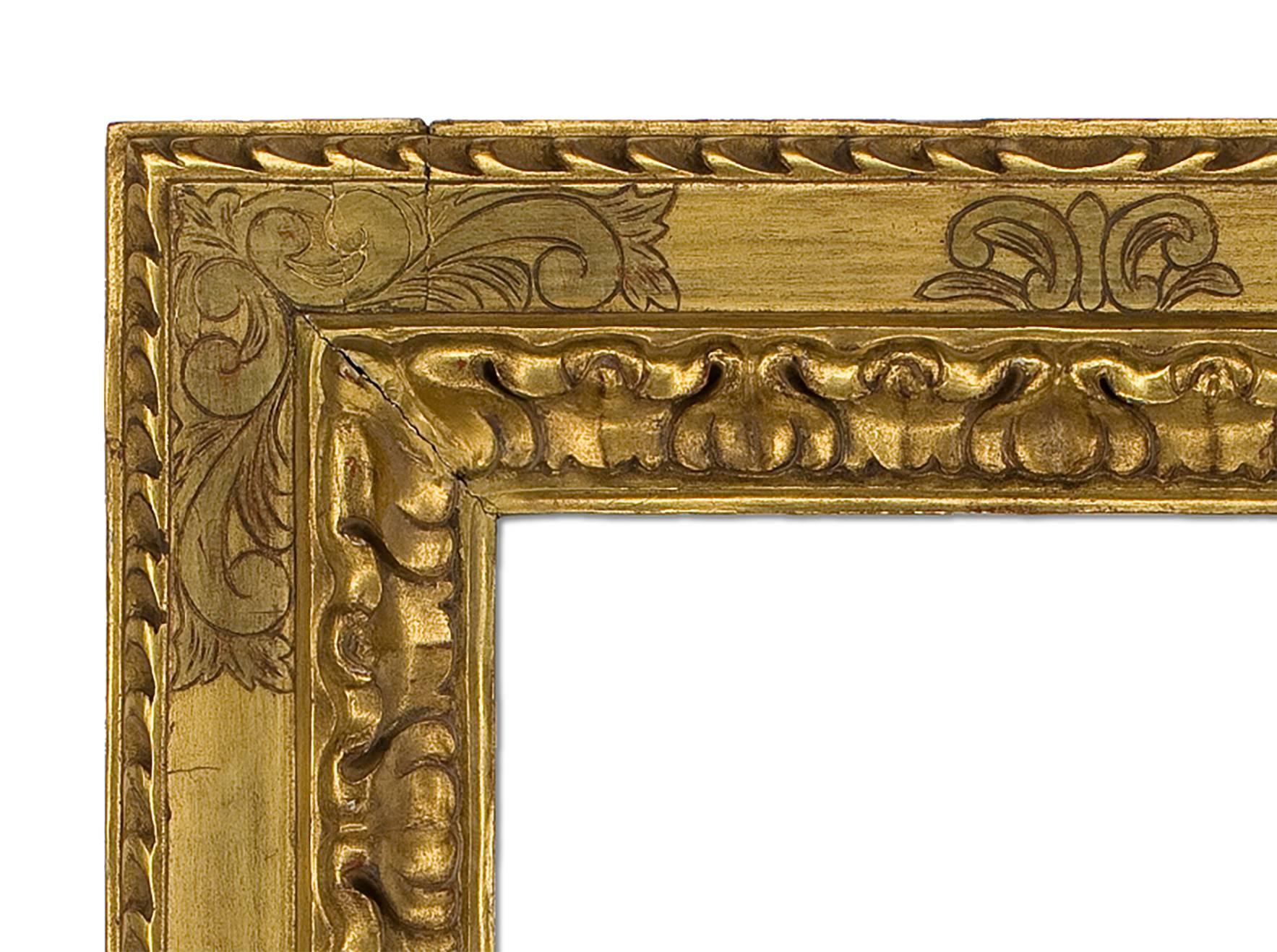 Miroir de style italien du XVIIIe siècle, sculpté à la main et doré, avec des motifs incisés dans les coins et au centre. Mesures : 24