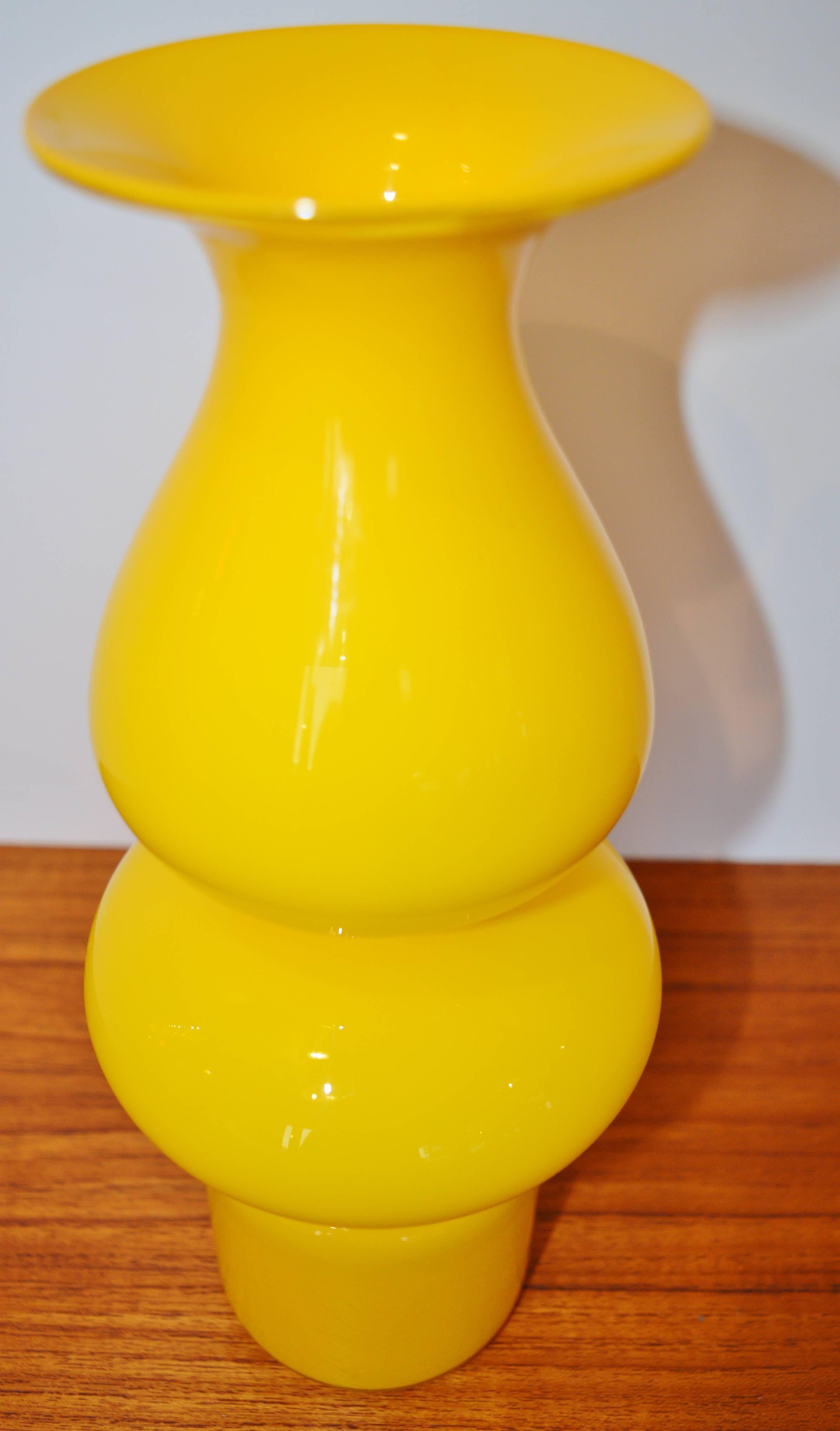 Per Lutken Yellow Carnaby Vase for Holmegaard In Excellent Condition In New Westminster, British Columbia
