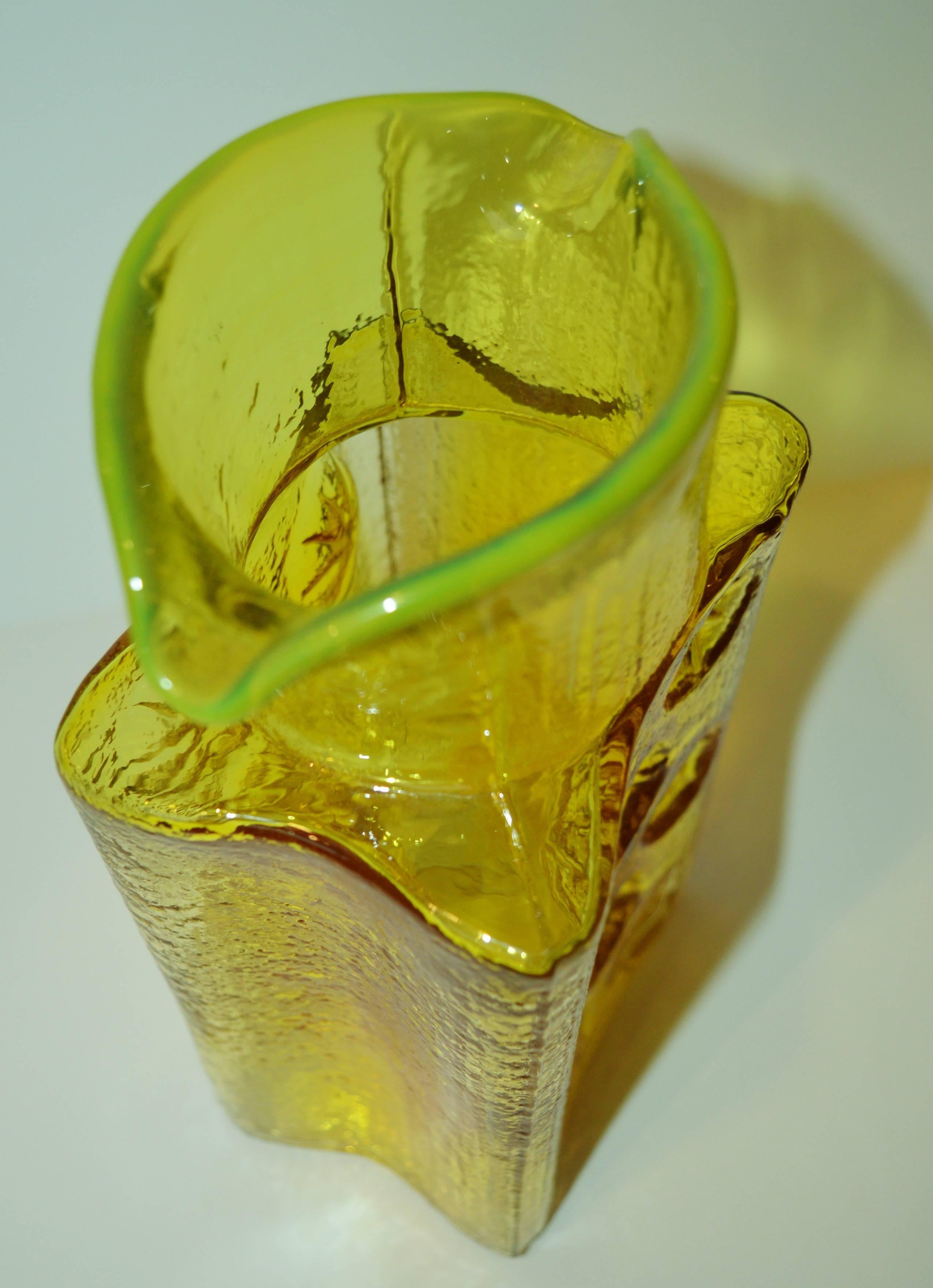 Jonquil Yellow Blenko Pinwheel Pitcher / Carafe by Joel Myers In Excellent Condition For Sale In New Westminster, British Columbia