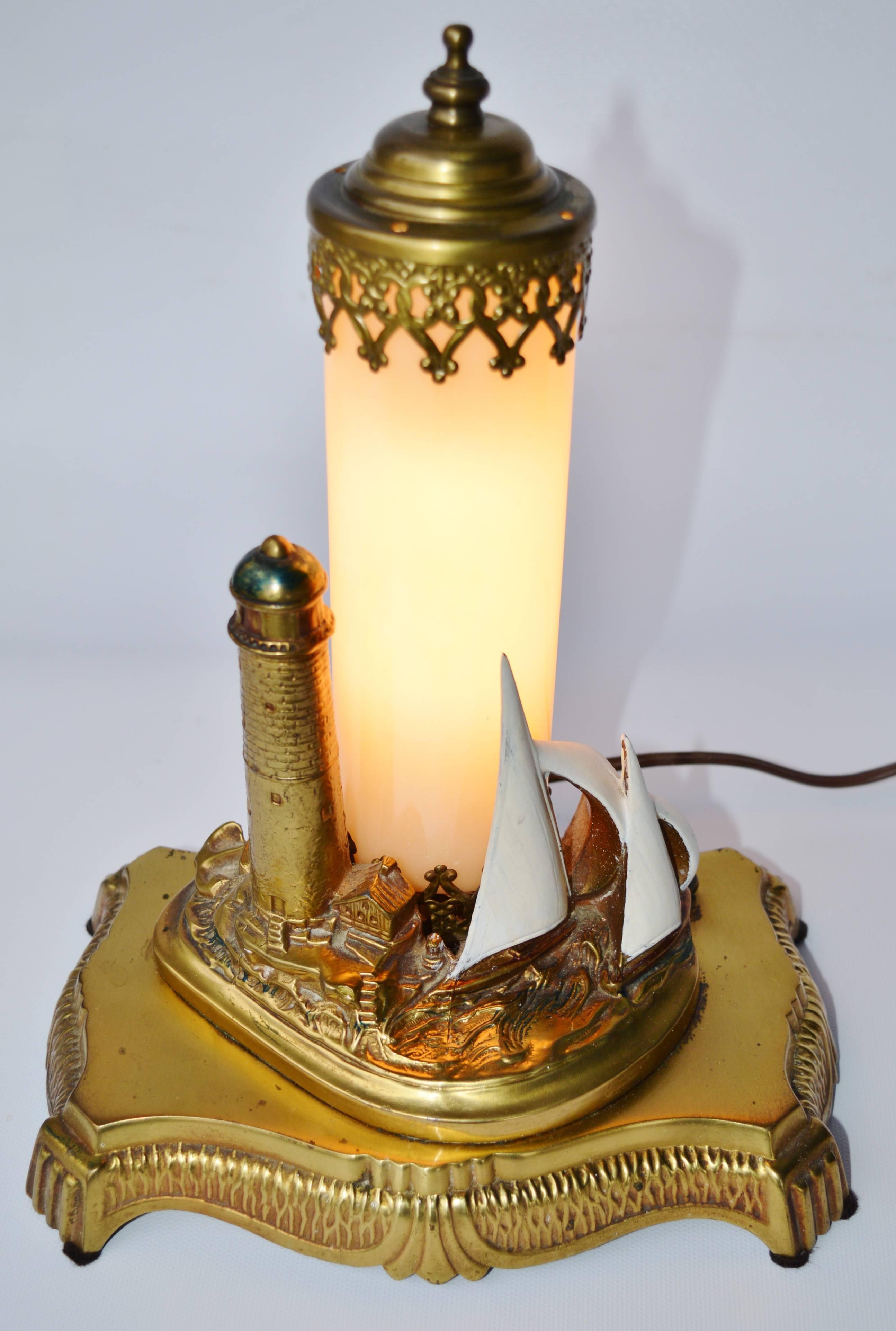 Antique Brass Lighthouse Lamp with Opalescent Glass In Excellent Condition For Sale In New Westminster, British Columbia