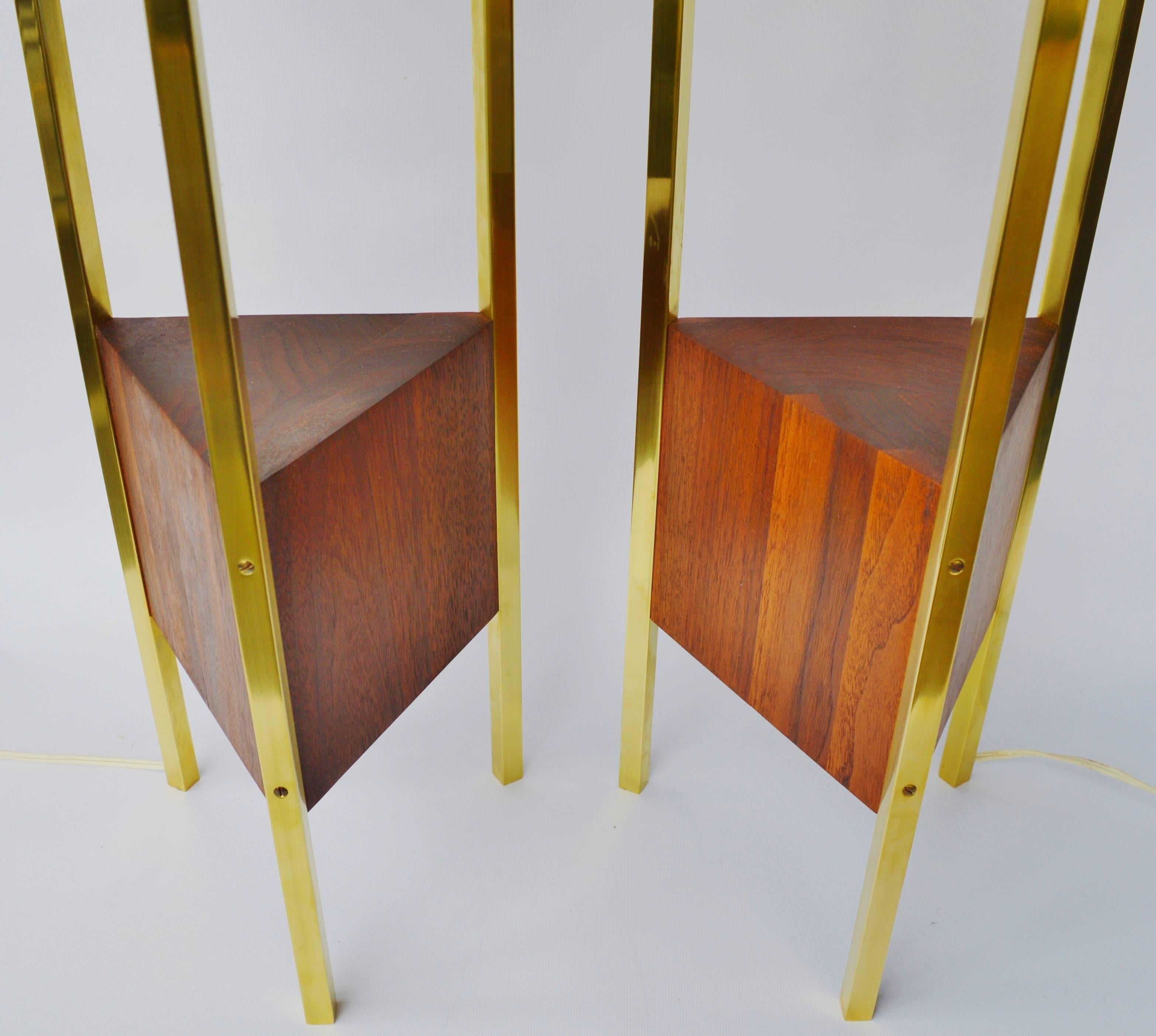 Mid-Century Modern Large Pair of Walnut and Brass Triangular Laurel Lamps  For Sale