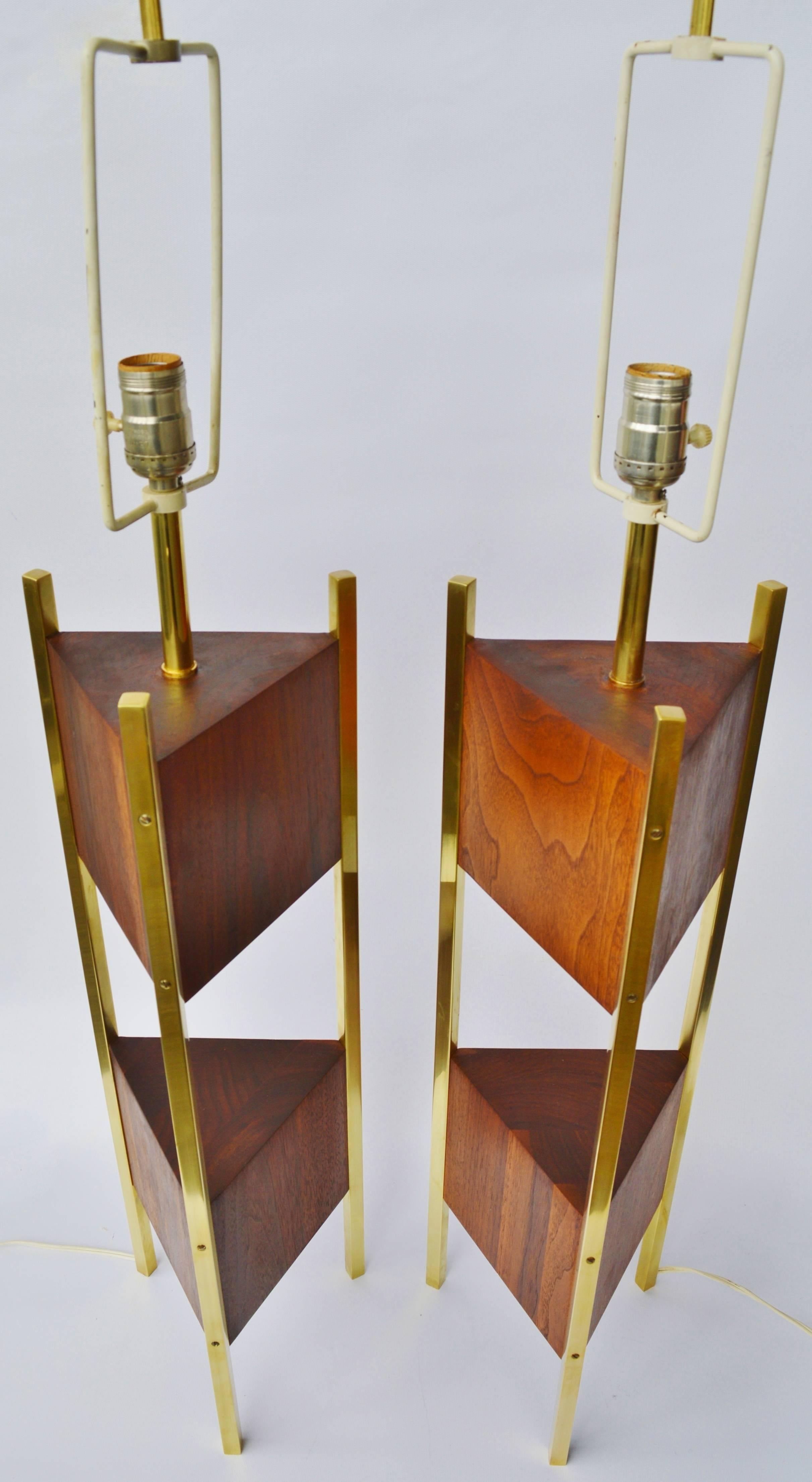Large Pair of Walnut and Brass Triangular Laurel Lamps For Sale 1