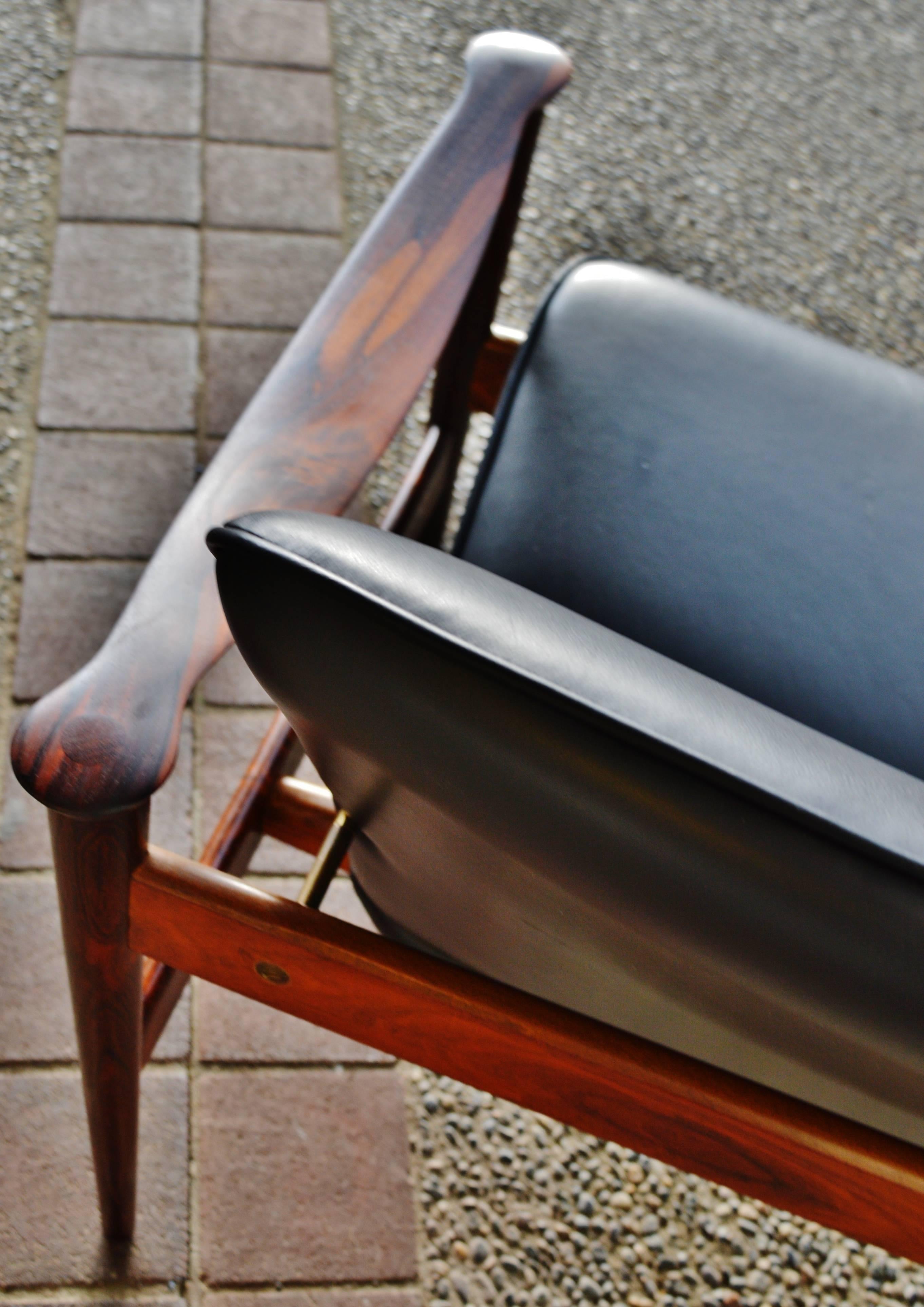 Mid-20th Century Impeccable Fredrik Kayser Rosewood Loveseat / Sofa New Black Leather