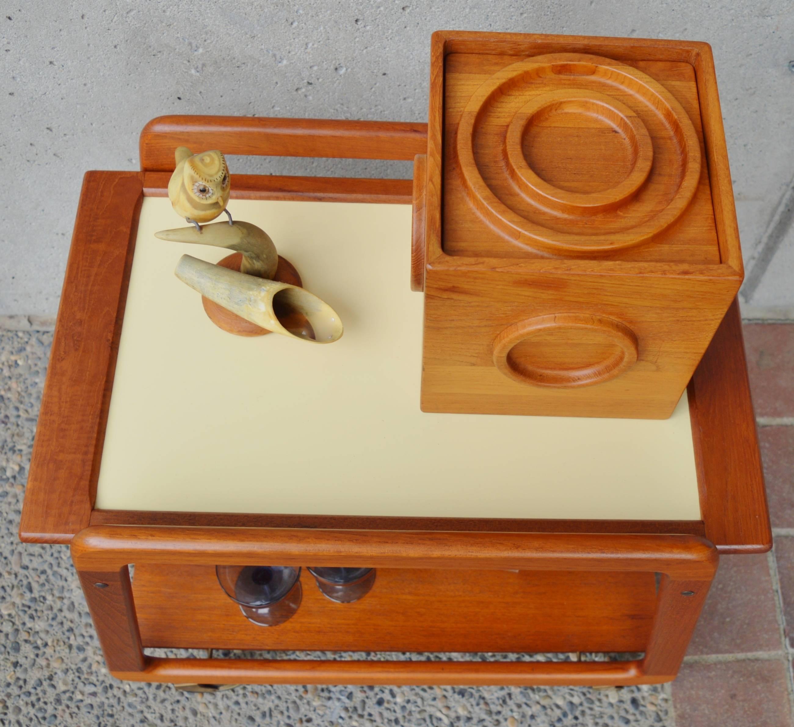 Danish Teak Serving Cart Flip-Top Tray, Casters by Sika Mobler In Excellent Condition In New Westminster, British Columbia