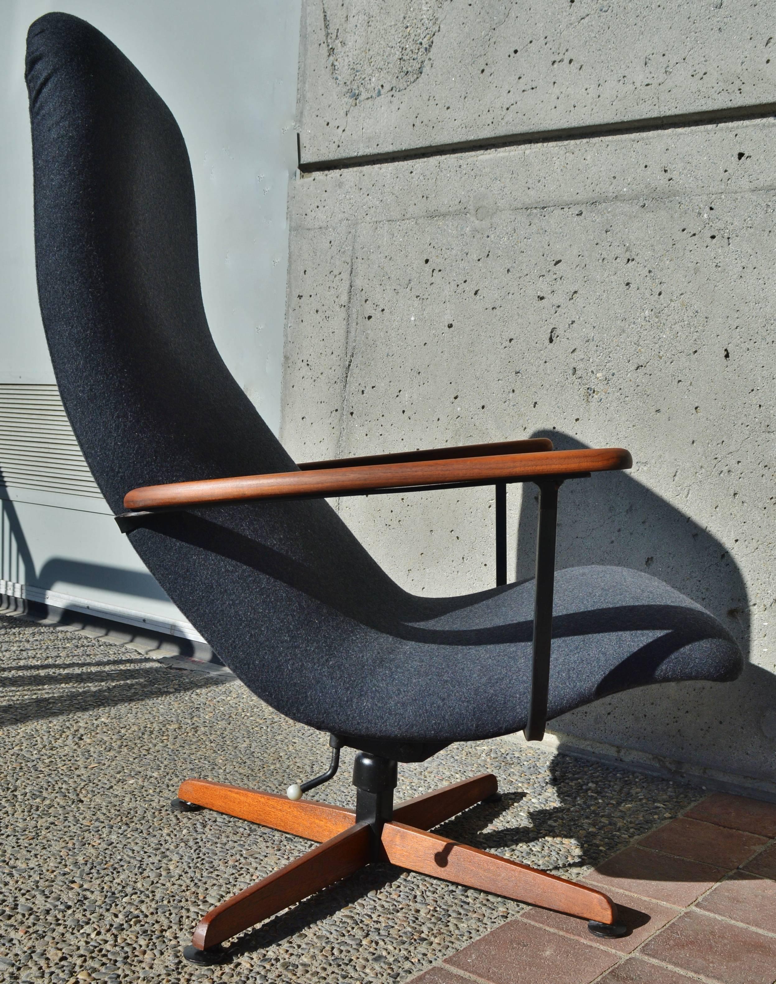 Mad Men Swivel Recliner and Ottoman by Helmut Krutz, Restored in Charcoal In Excellent Condition In New Westminster, British Columbia