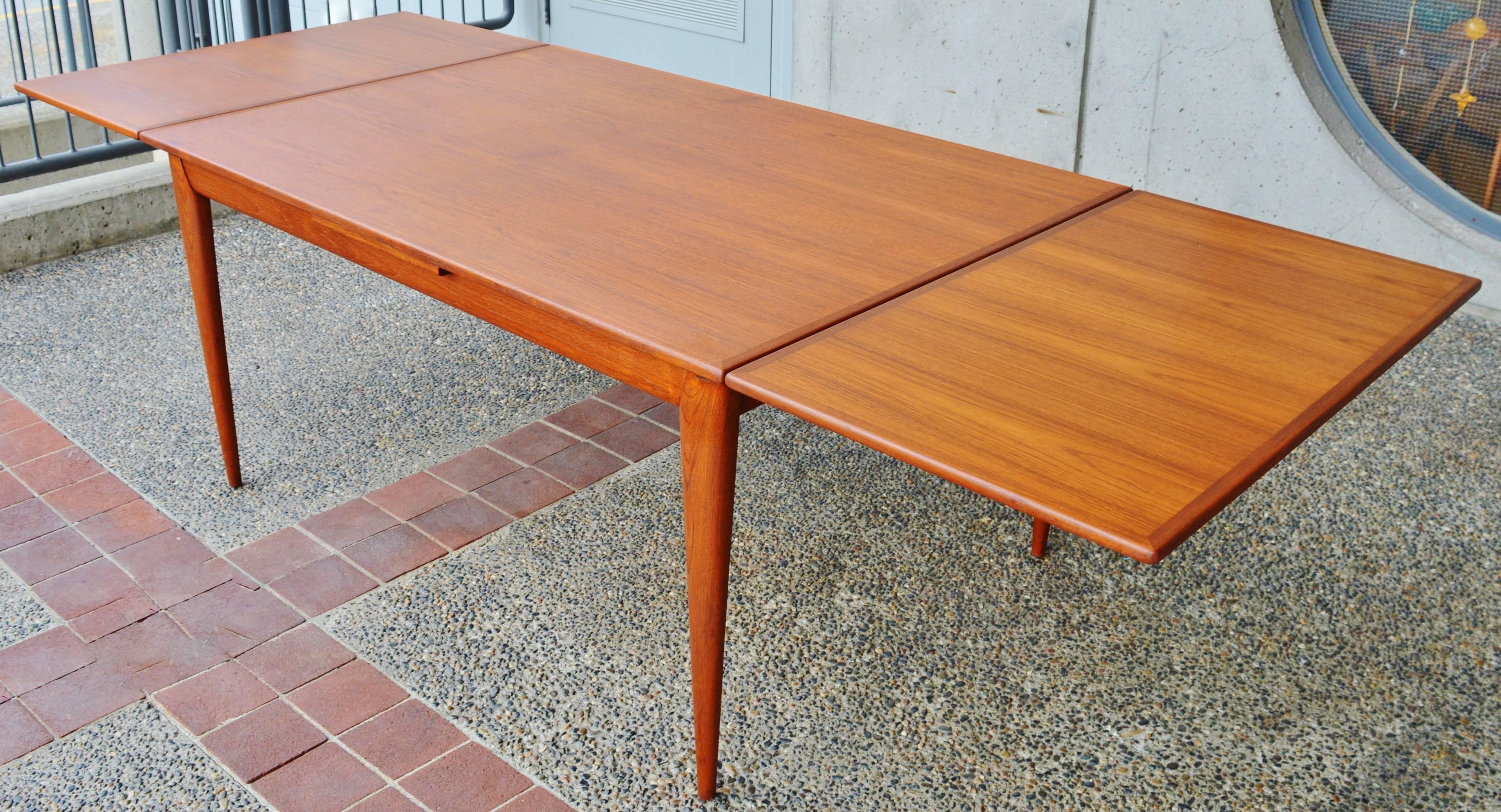 Impeccable No Moller Rare Teak Extending Dining Table with Sexy Apron and Legs In Excellent Condition In New Westminster, British Columbia