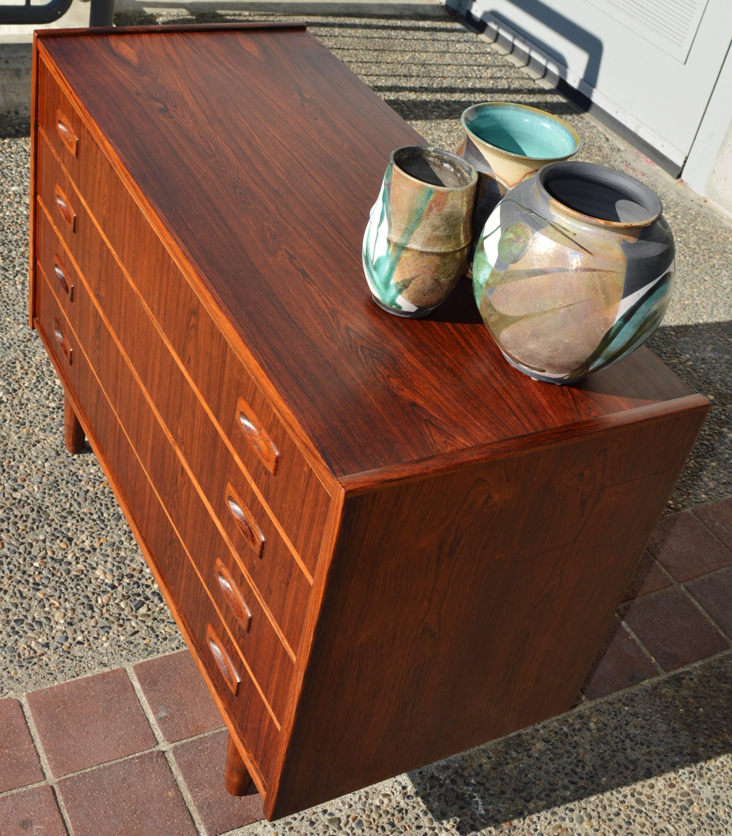 Lovely Rosewood Chest of Drawers or Dresser by Rasmussen In Excellent Condition In New Westminster, British Columbia