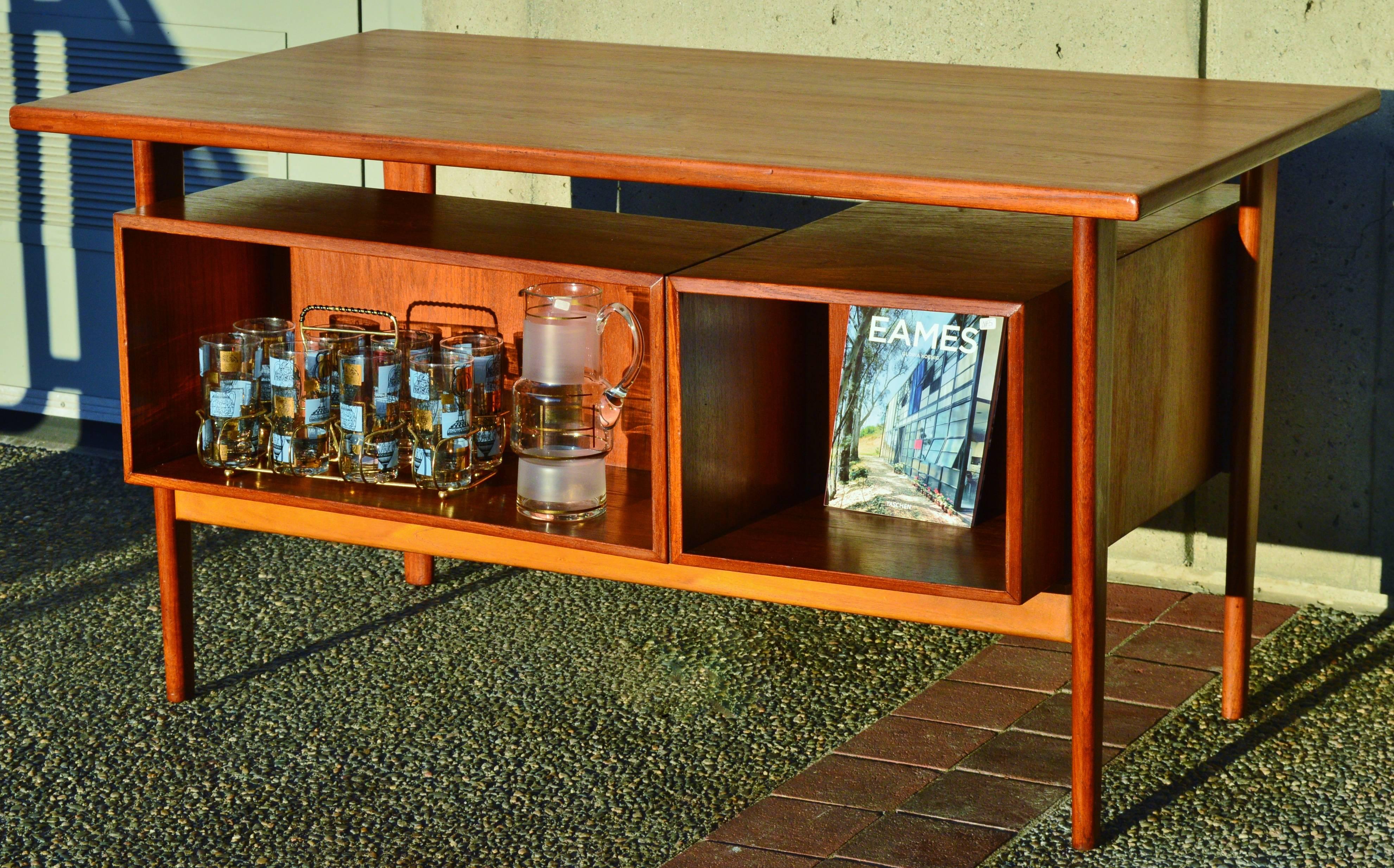 Unique Kai Kristiansen Teak Architectural Desk with Back Display Shelves In Excellent Condition In New Westminster, British Columbia
