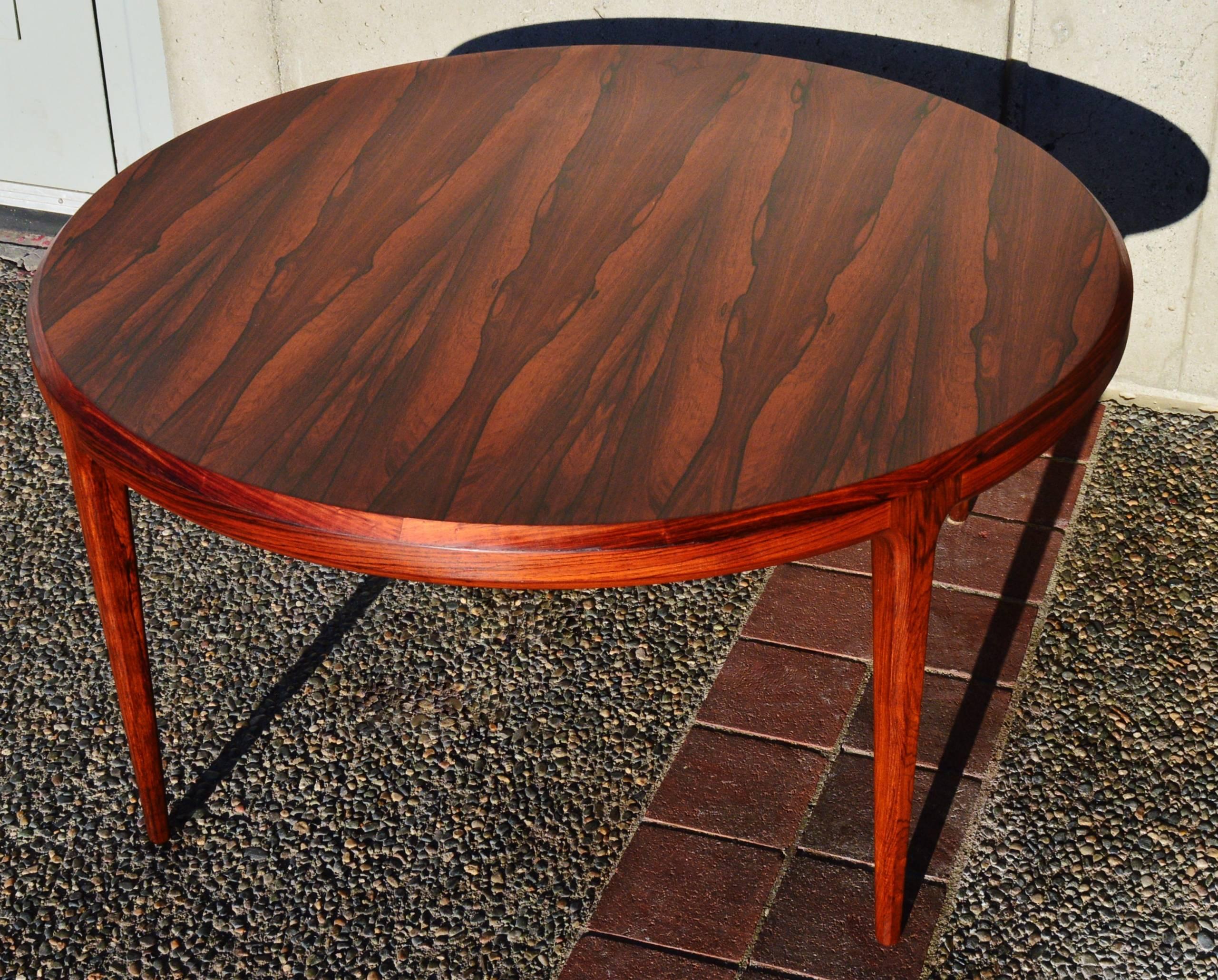 Striking Johannes Andersen Rosewood Sculptural Round Coffee Table In Excellent Condition In New Westminster, British Columbia
