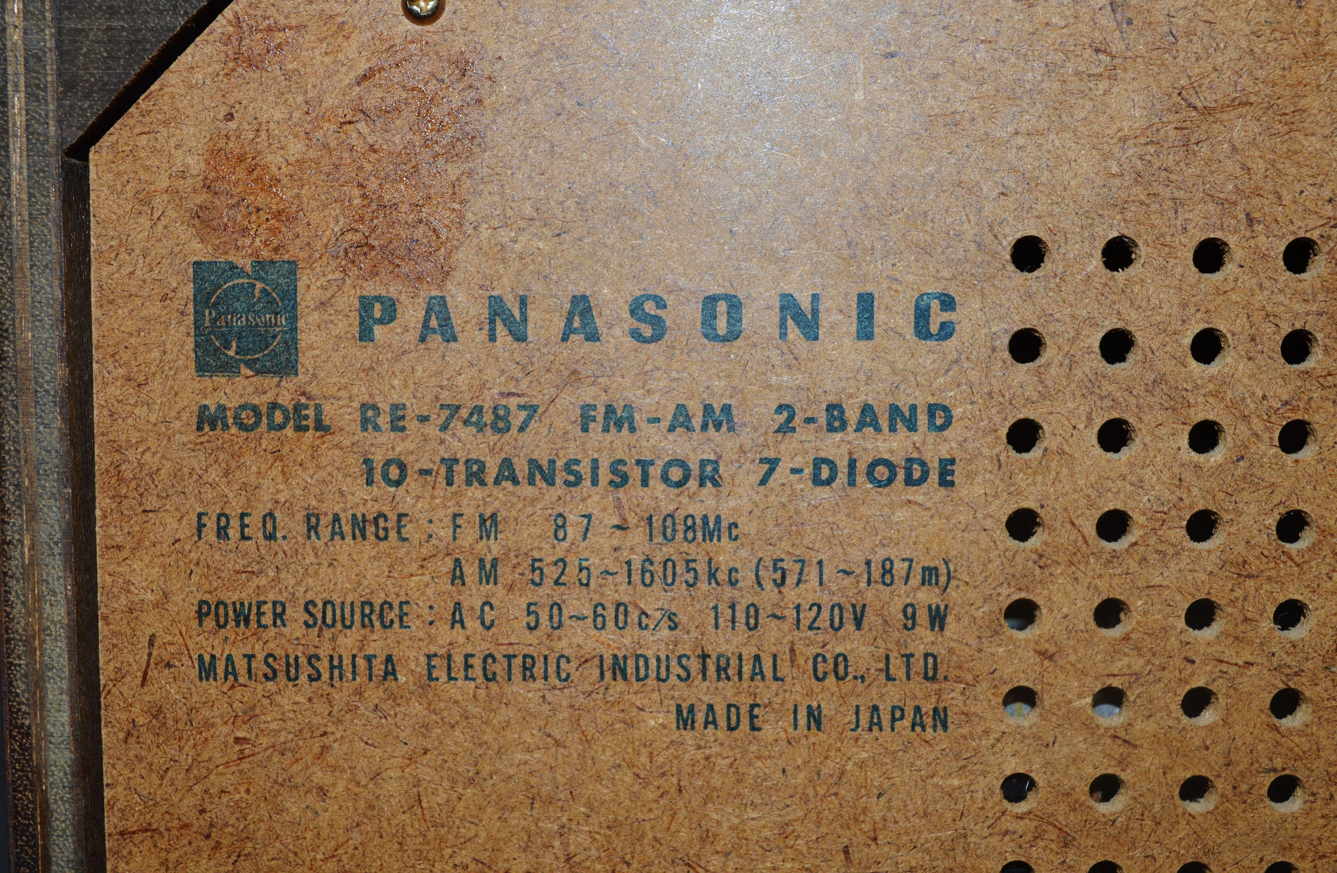 Cool Mid-Century Panasonic RE-7487 AM/FM Radio-Teak Cabinet-Tweed Speaker Cover 1