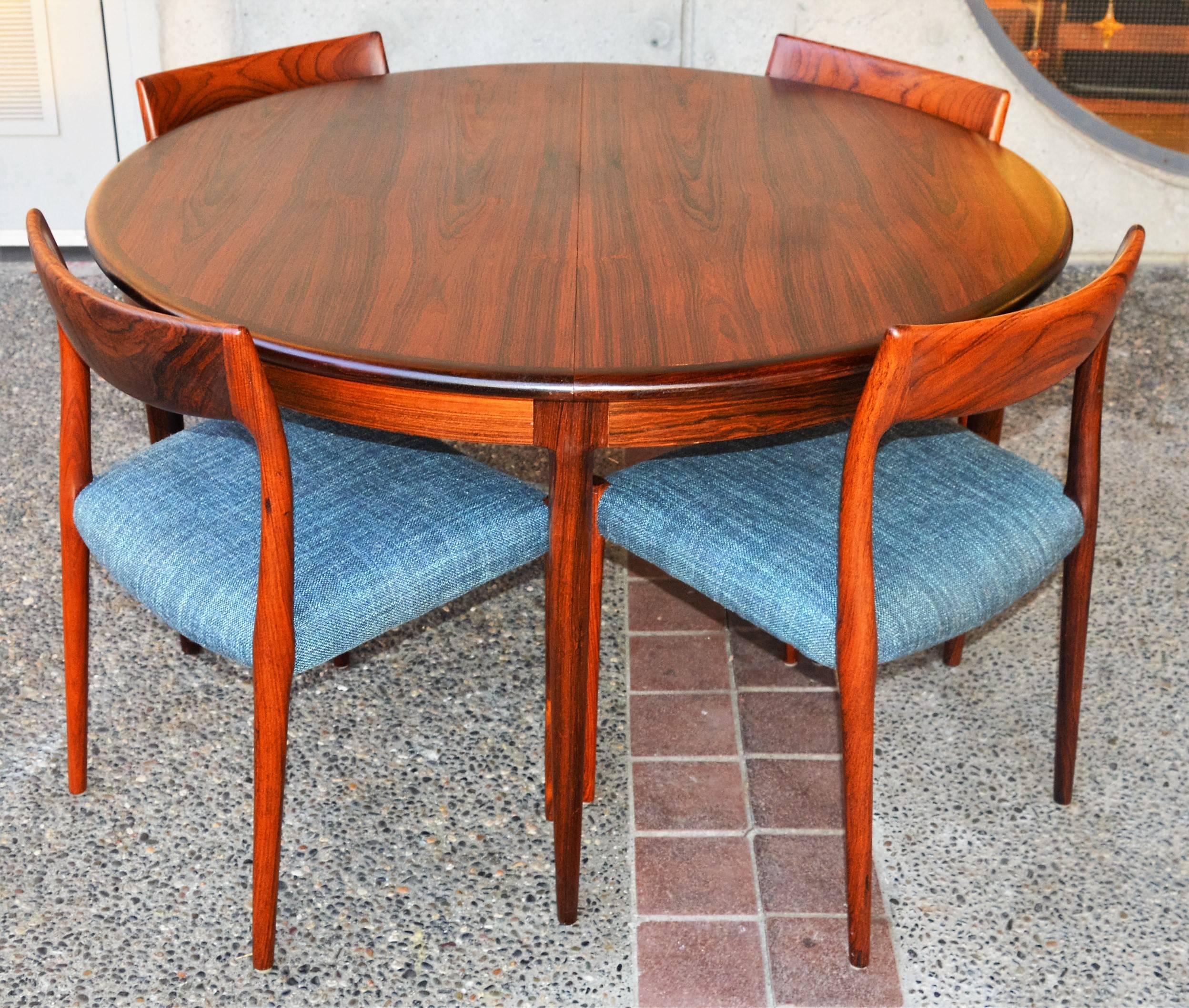 Unique Restored N.O. Moller Rosewood Round One Leaf Dining Table and Six Chairs In Excellent Condition In New Westminster, British Columbia