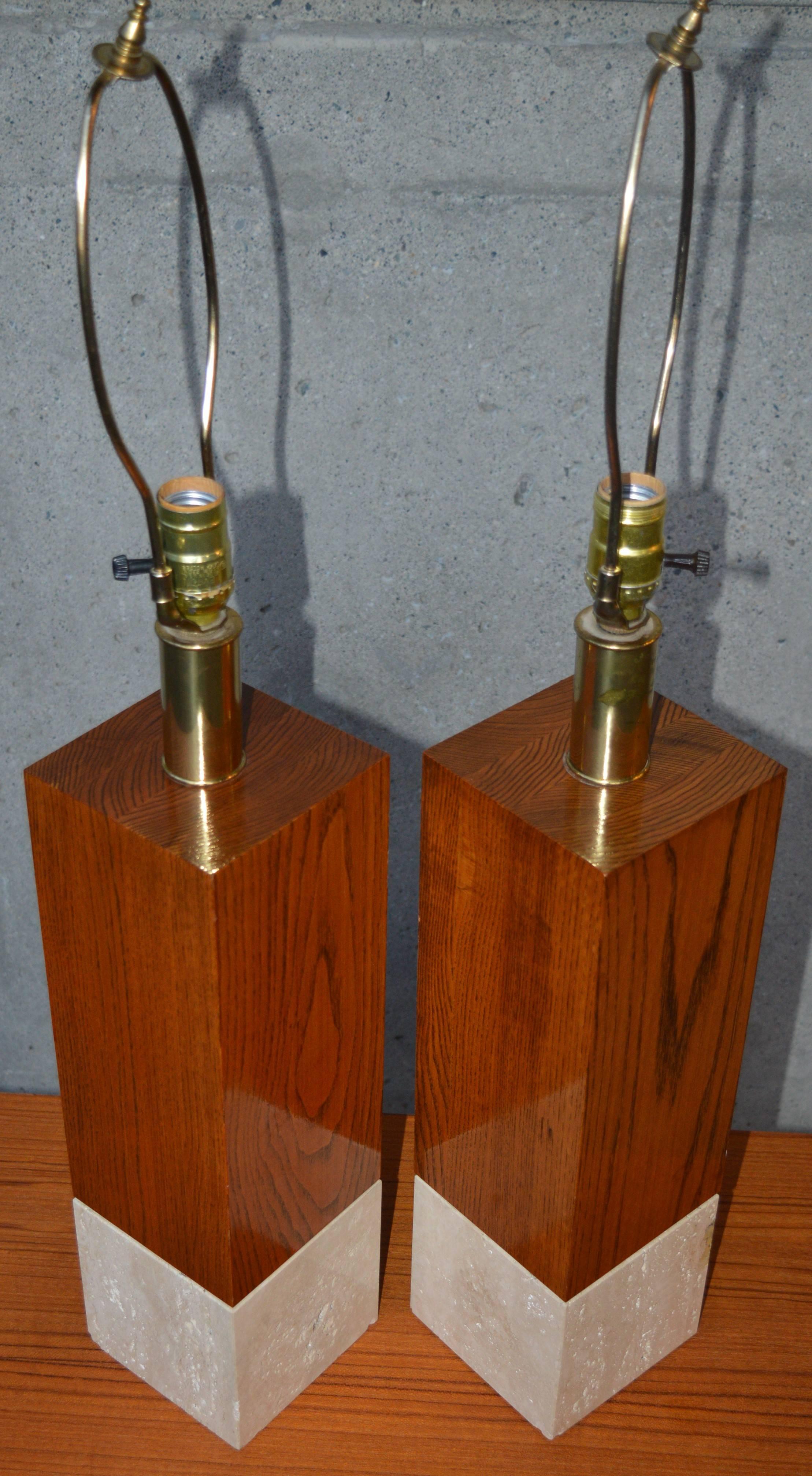 Striking Pair of Marble and Wood Italian Cubic Table Lamps For Sale 3