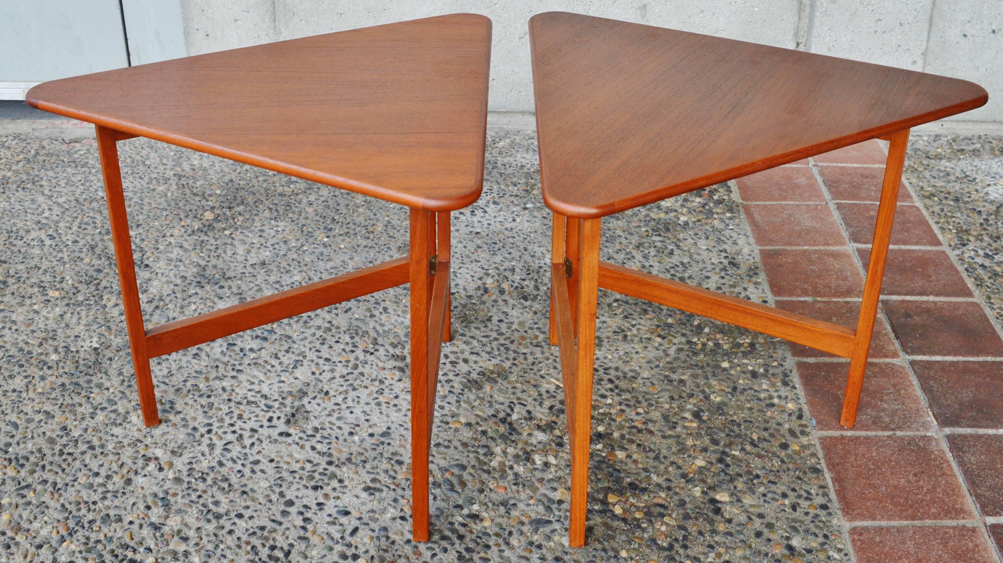 Pair of Danish Teak Illum Wikkelsø Folding Coffee or Side Tables for Silkeborg In Excellent Condition For Sale In New Westminster, British Columbia