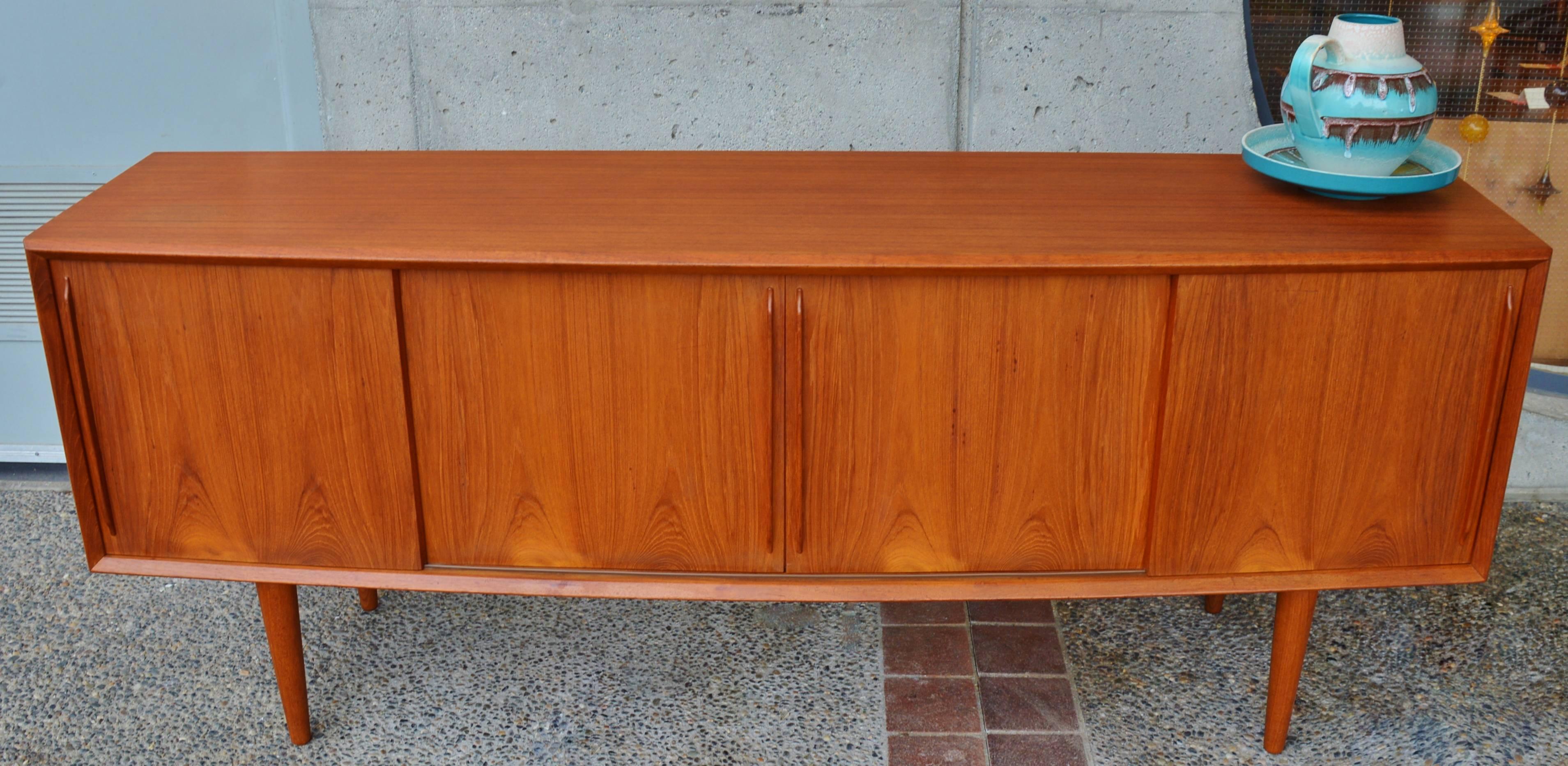 Teak Arne Vodder for H.P. Hansen Bow-Front Credenza or Sideboard In Excellent Condition In New Westminster, British Columbia