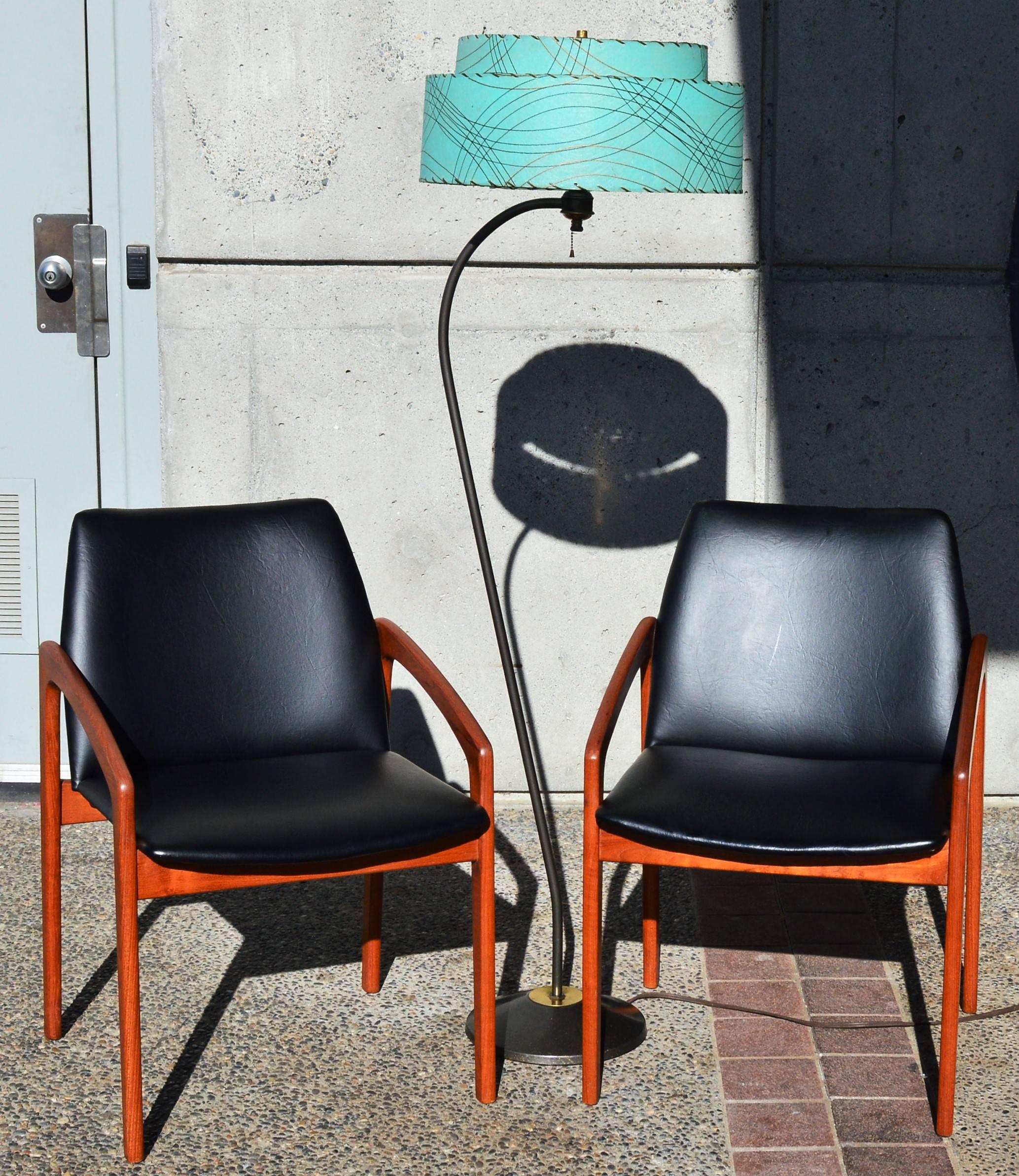 Pair of Kai Kristiansen Teak Carvers or Side Chairs, Danish (Moderne der Mitte des Jahrhunderts)