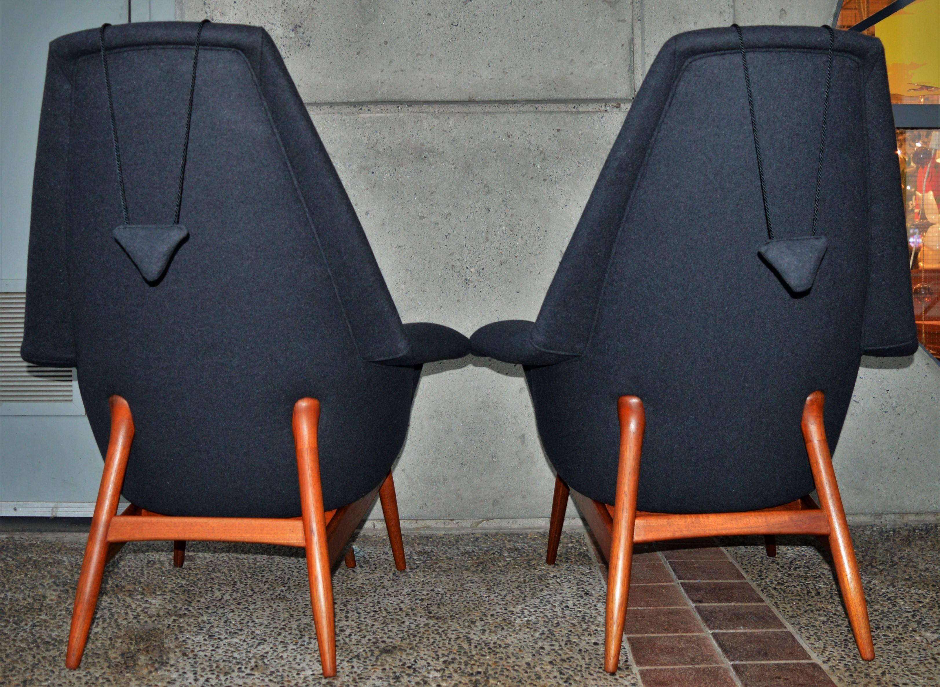Pair of Teak Manta Ray Chairs in Charcoal Wool by Bjorn Engo for DUX 1
