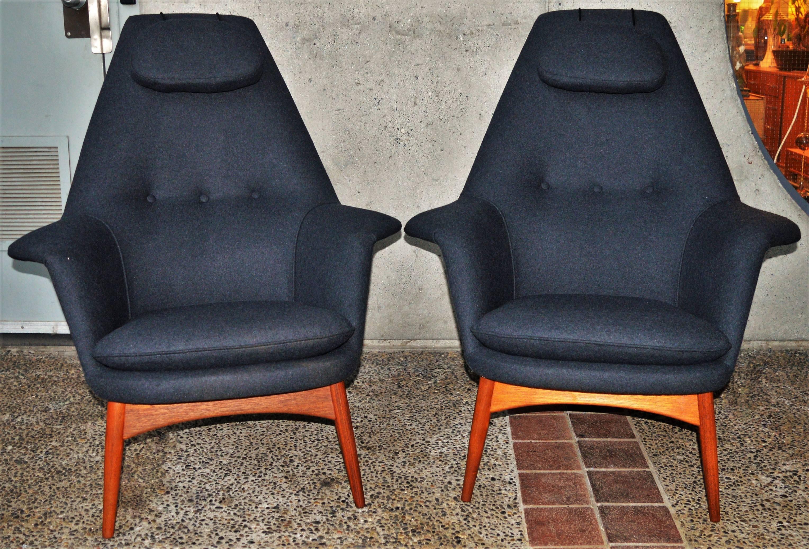 Pair of Teak Manta Ray Chairs in Charcoal Wool by Bjorn Engo for DUX 2