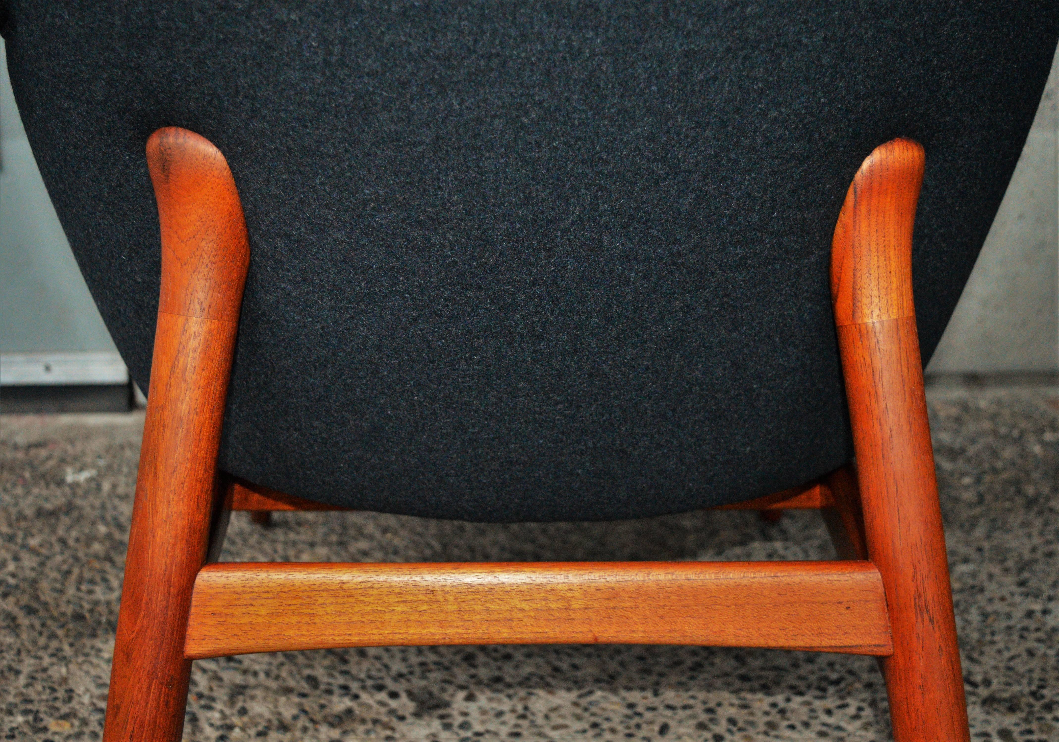 Pair of Teak Manta Ray Chairs in Charcoal Wool by Bjorn Engo for DUX In Excellent Condition In New Westminster, British Columbia