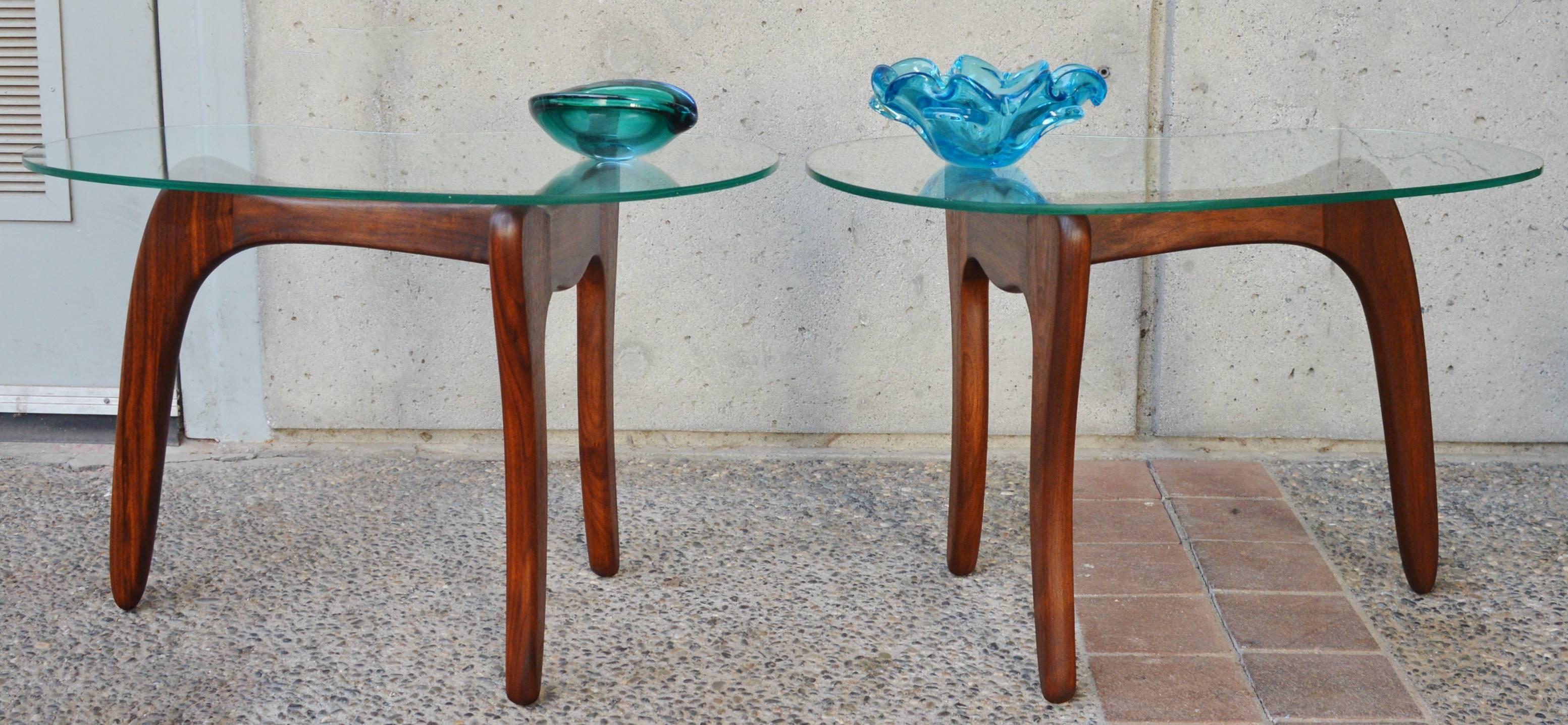 Pair of Adrian Pearsall Solid Walnut Side Tables, Kidney Shape Glass Tops In Excellent Condition In New Westminster, British Columbia